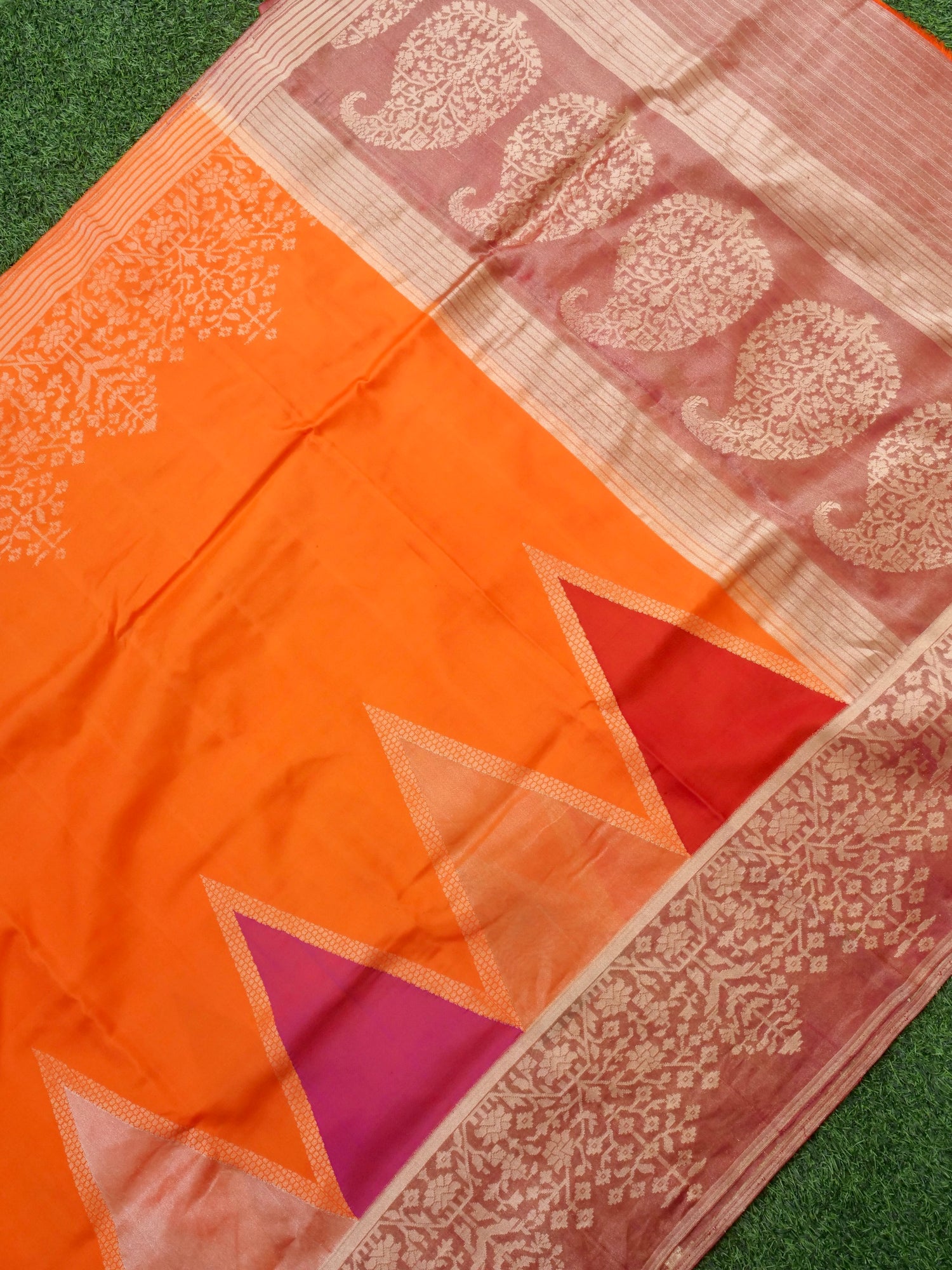 Katan Silk Handloom Ekatara Kadhiyal Banarasi Saree