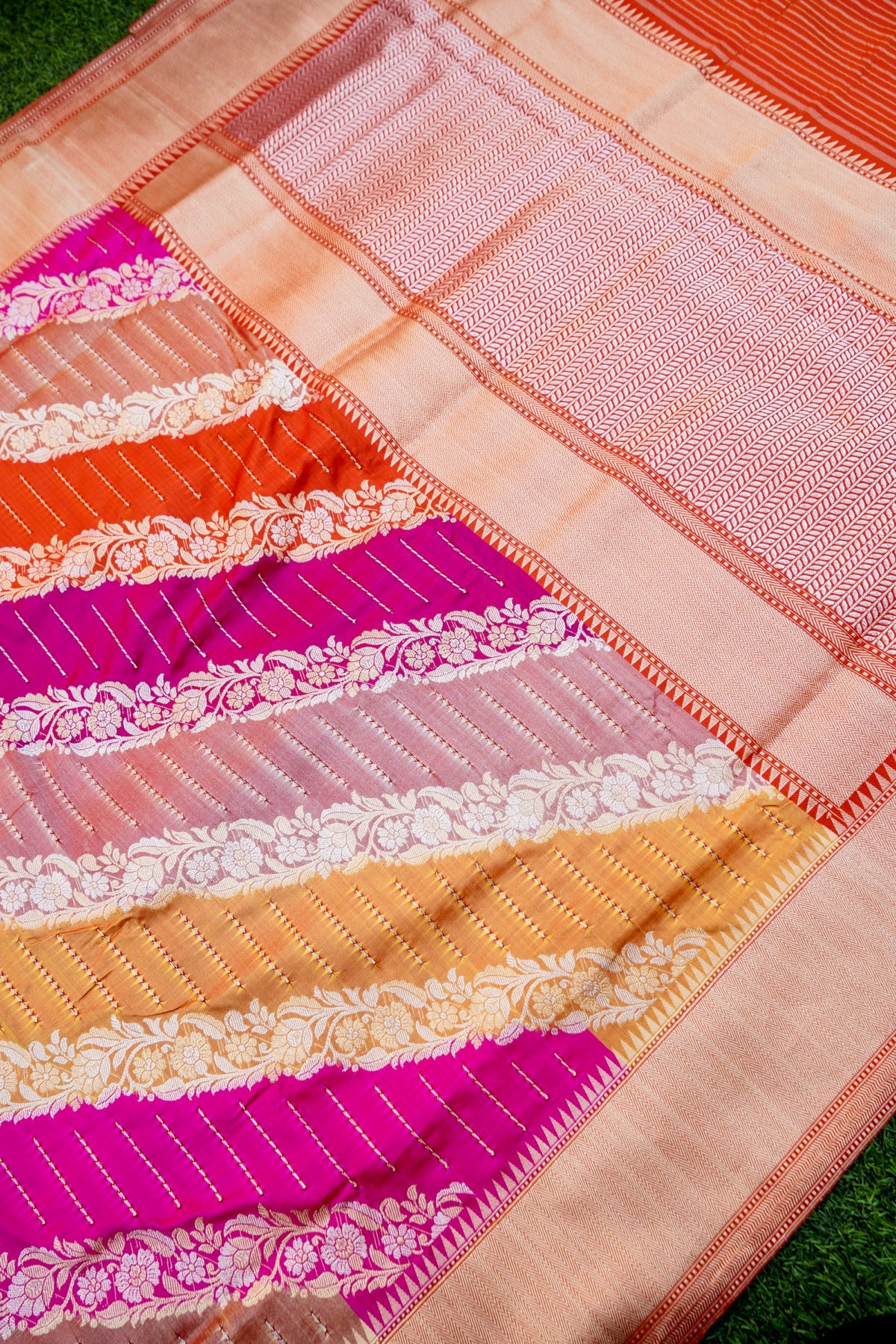 Handloom Banarasi Katan Silk Rangkat Saree with Githi Technique - Khinkhwab
