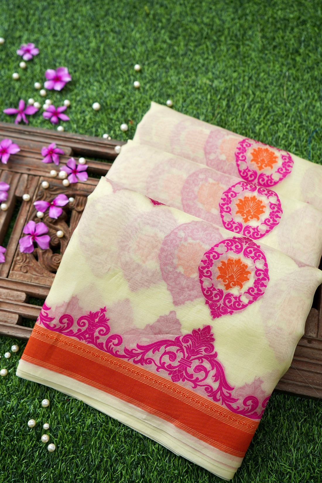 Handwoven Banarasi Organza Silk Kadwa Saree in Pista Cream - Soglia