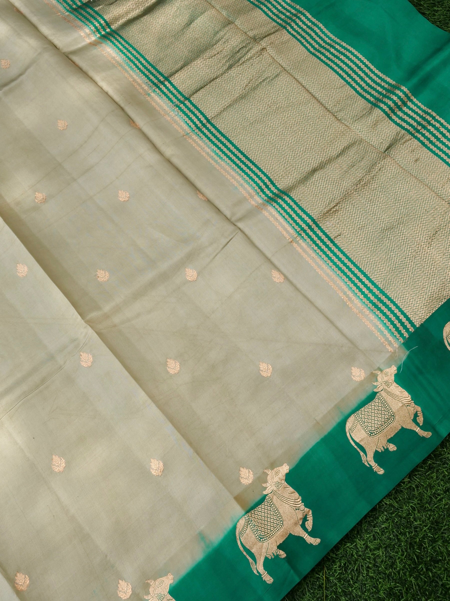 Handloom Banarasi Pure Katan Silk Kadwa Saree in Khaki with Standing Nandi - Khinkhwab