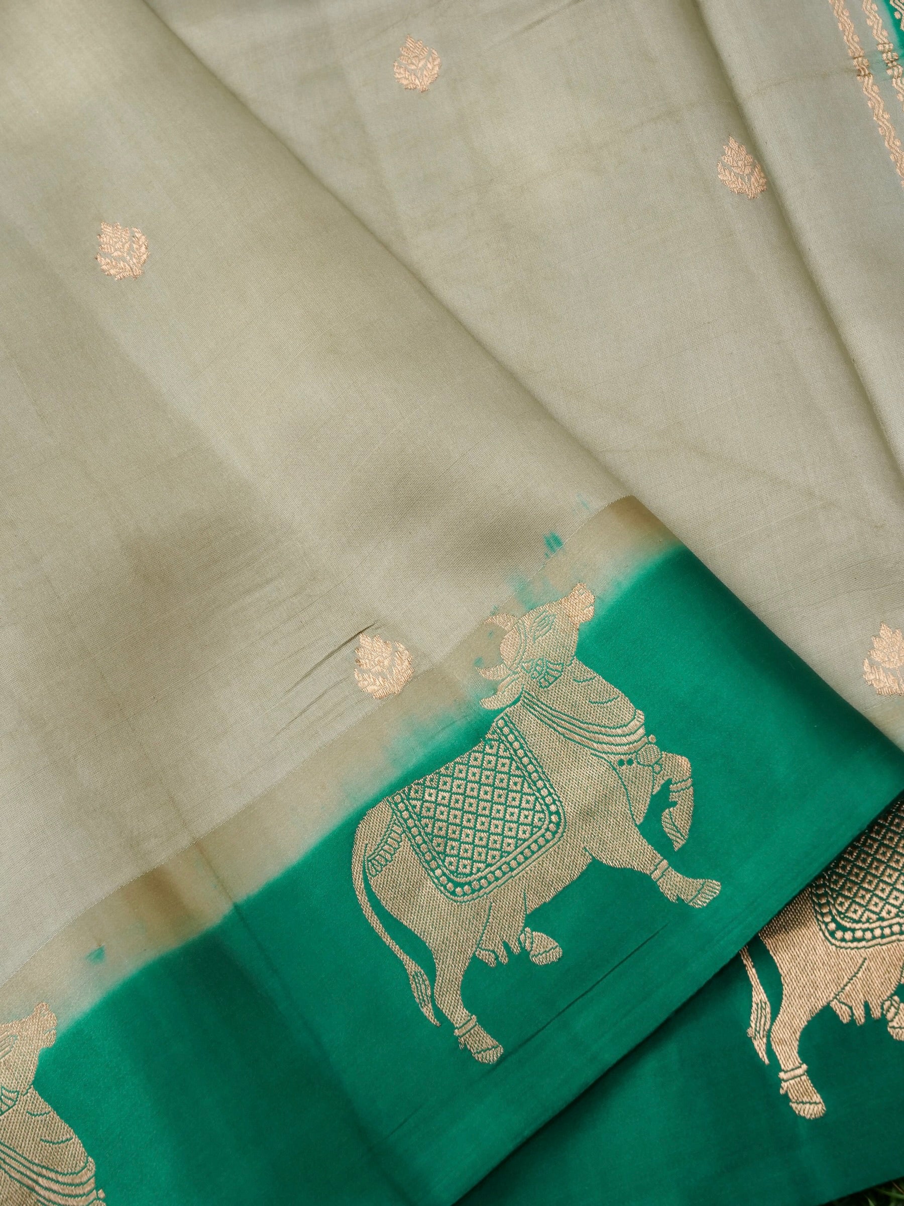 Handloom Banarasi Pure Katan Silk Kadwa Saree in Khaki with Standing Nandi - Khinkhwab