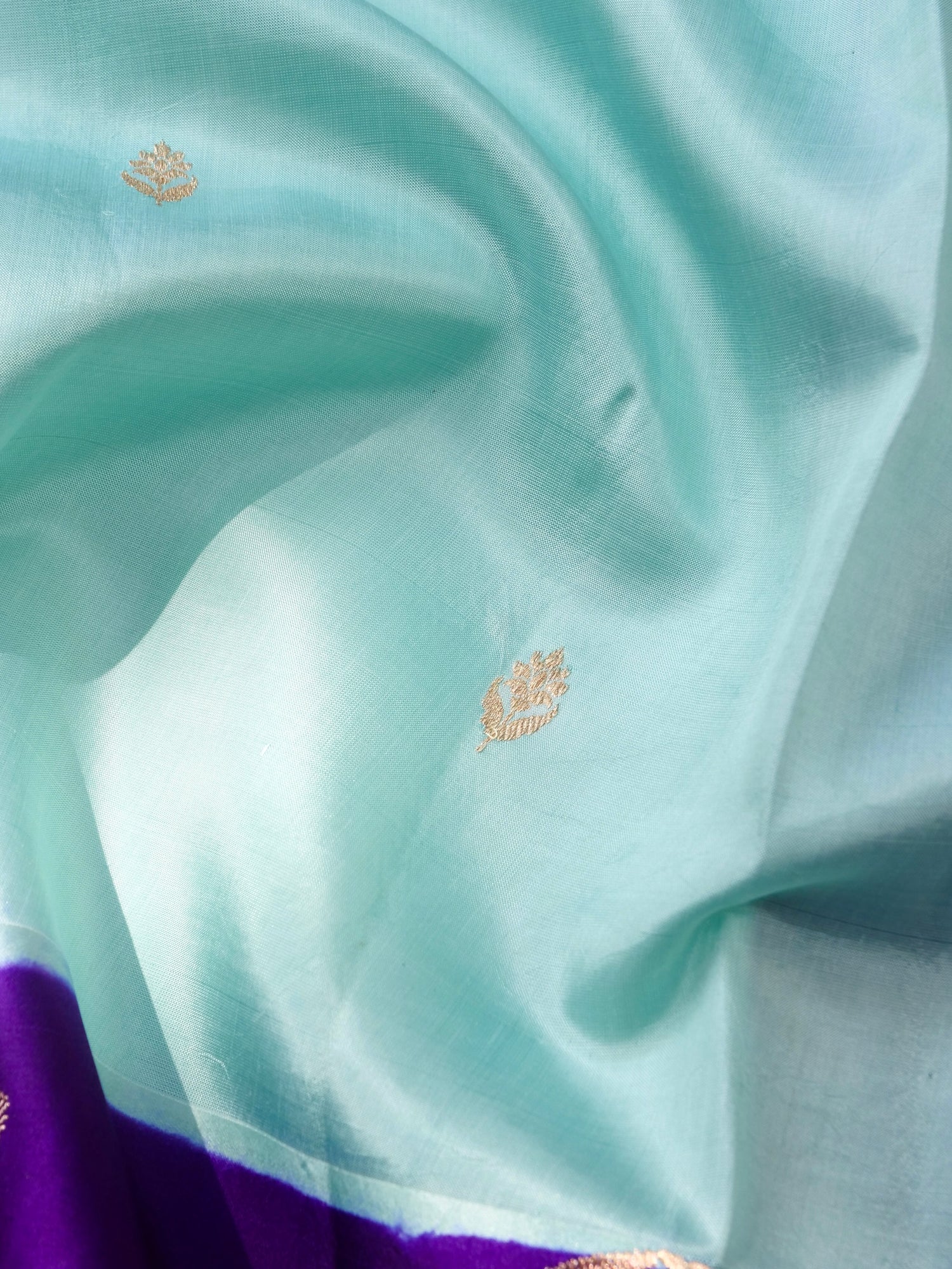 Handloom Banarasi Pure Katan Silk Ice Blue Kadwa Saree with Nandi &amp; Calf - Khinkhwab