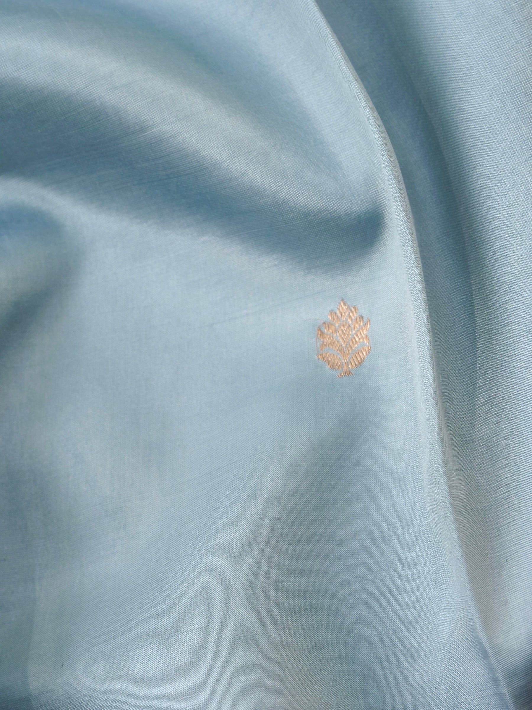 Handloom Banarasi Pure Katan Silk Kadwa Saree in Ice Blue with Seated Nandi Motif - Khinkhwab