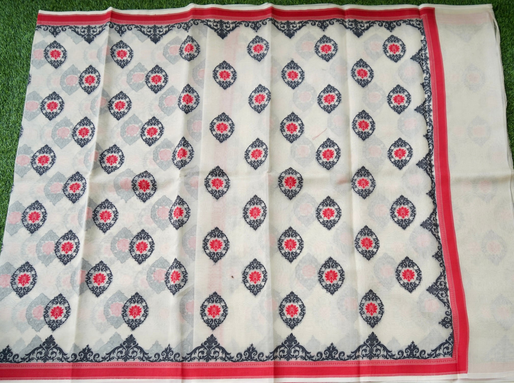 Handwoven Banarasi Organza Silk Kadwa Saree in Ivory- Soglia