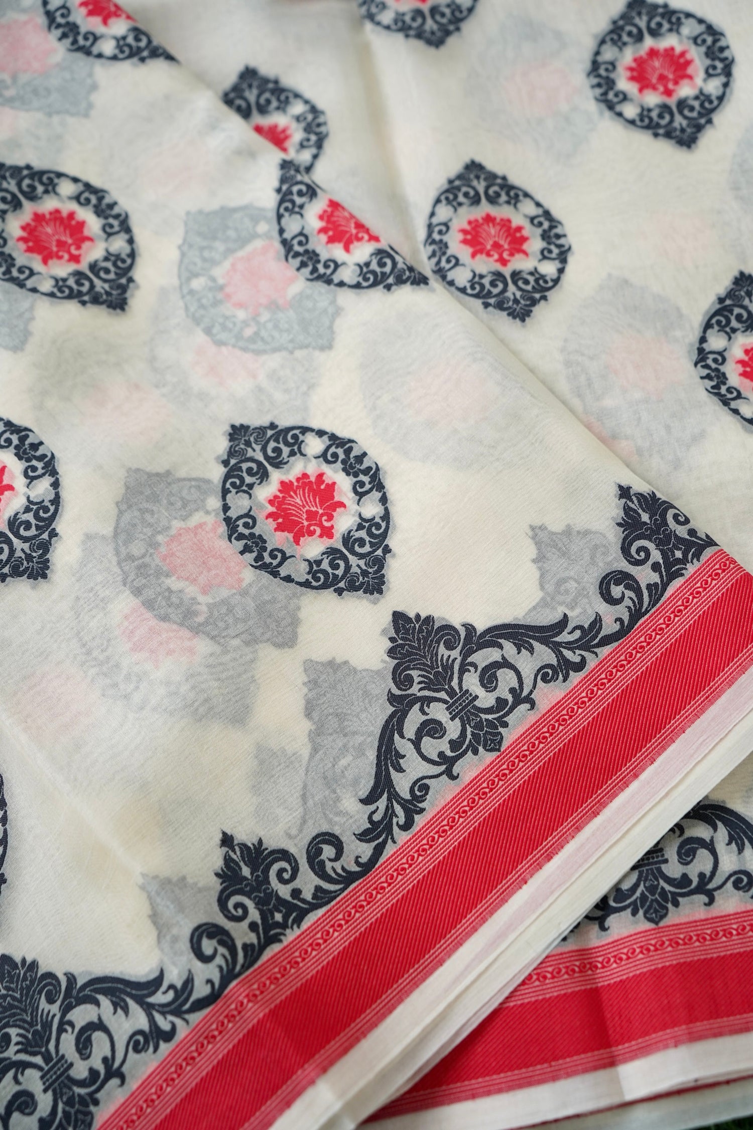 Handwoven Banarasi Organza Silk Kadwa Saree in Ivory- Soglia