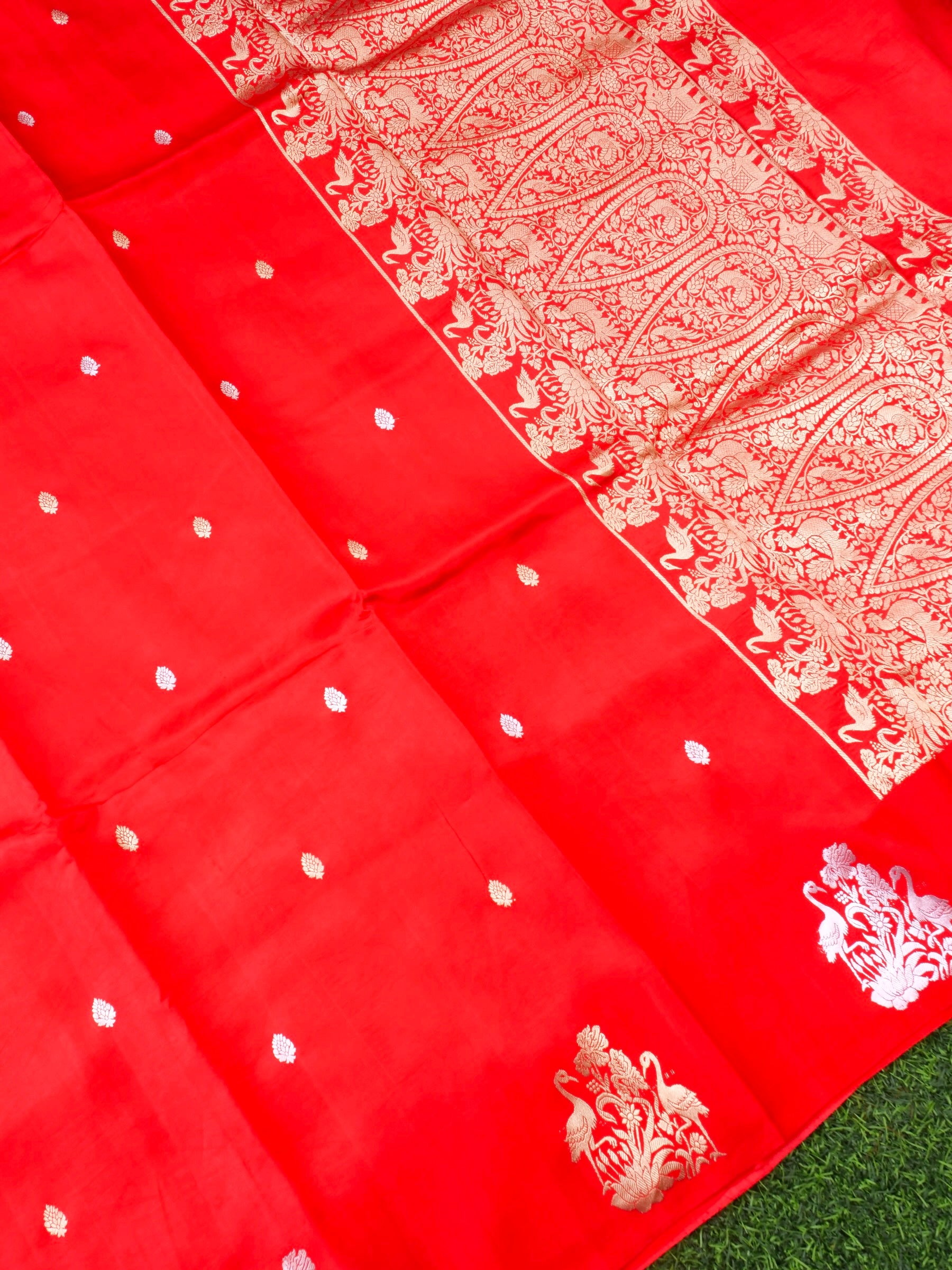 Handloom Banarasi Pure Katan Silk Kadwa Saree in Red with Crane and Floral Motif - Khinkhwab