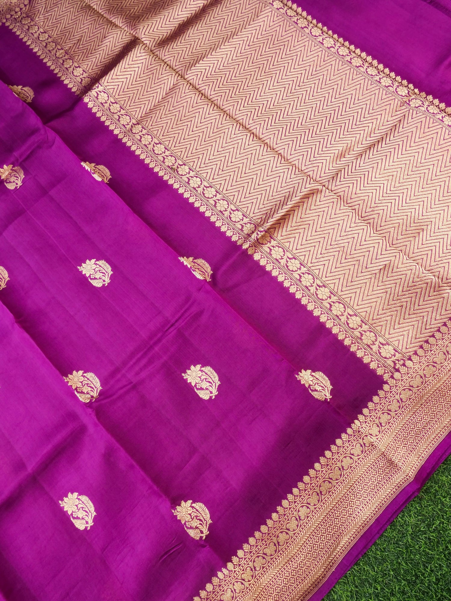 Handloom Banarasi Katan Silk Kadwa Saree Magenta Floral Butis - Khinkhwab