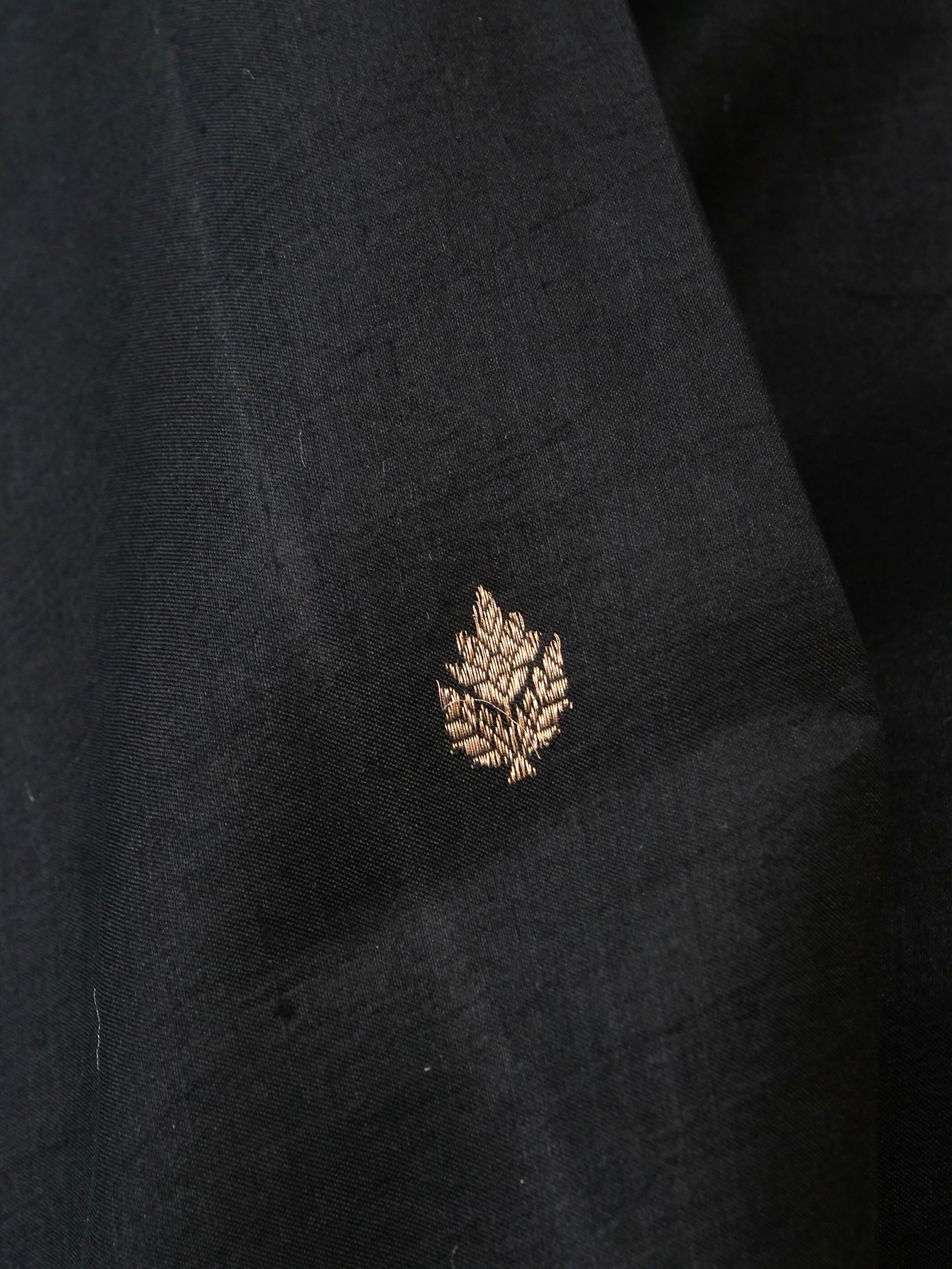 Handloom Banarasi Pure Katan Silk Kadwa Saree in Black with Nandi - Khinkhwab