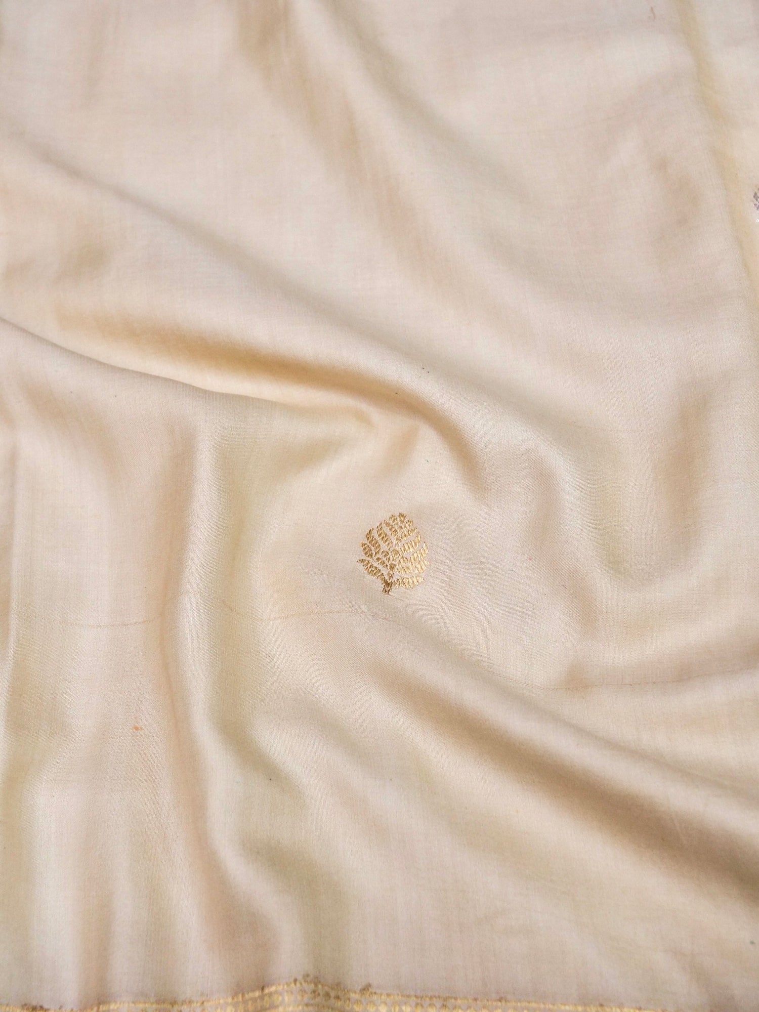 Banarasi Gajji Silk Kadwa Patti Buti Handwoven Saree in Beige