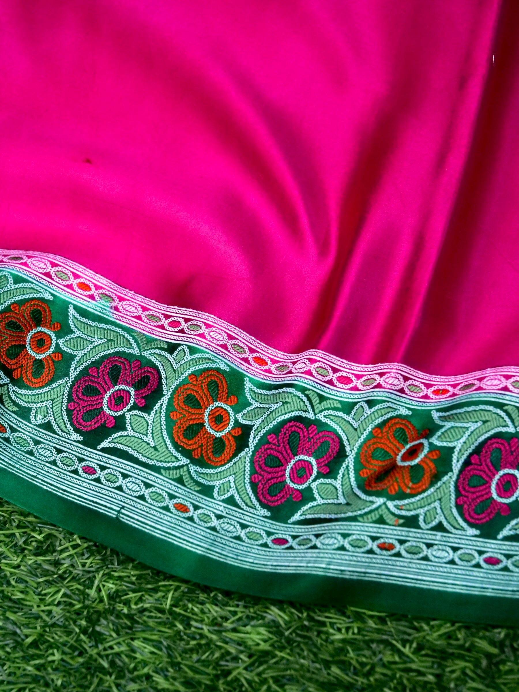 Banarasi Mashru Silk Kadiyal Handwoven Saree in Rani Pink