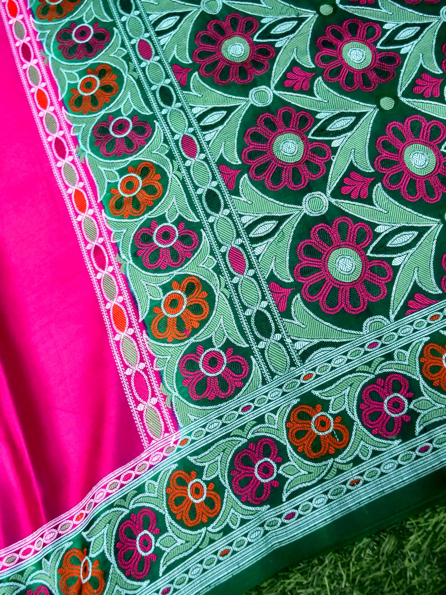 Banarasi Mashru Silk Kadiyal Handwoven Saree in Rani Pink