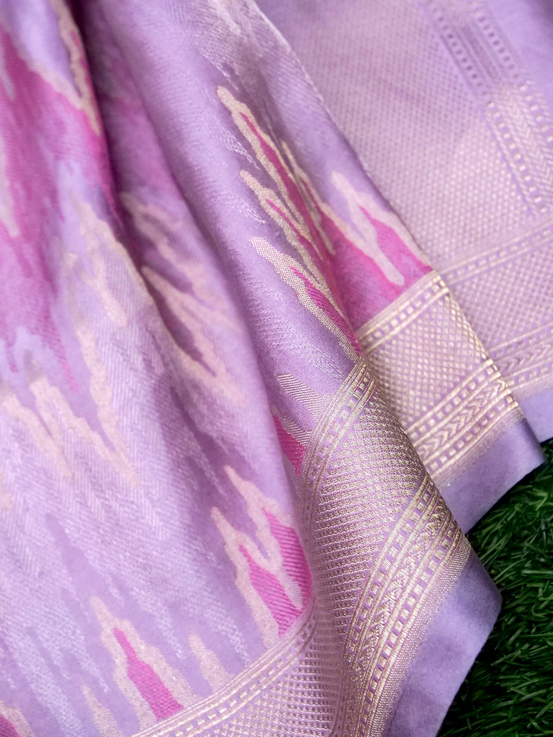 Banarasi Katan Silk Resham Tanchoi Handwoven Saree in Lilac Pink - Khinkhwab