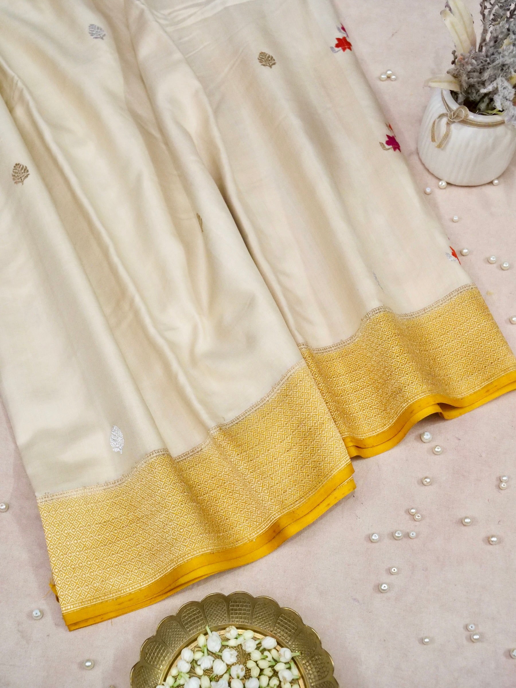 Banarasi Gajji Silk Kadwa Meenakari Handwoven Saree in Off White
