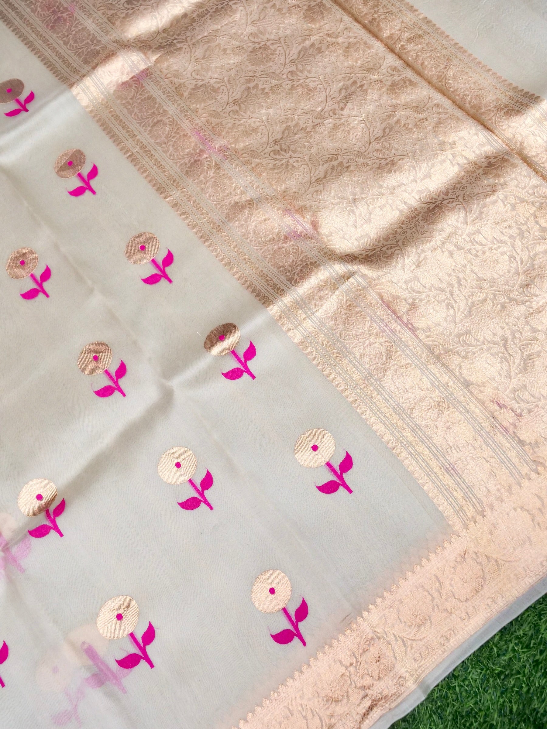 Banarasi Kora Silk Kadwa Meenakari Handwoven Saree in Ivory Cream - Khinkhwab