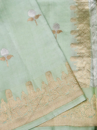 Banarasi Katan Silk Kadwa Tree Buti Handwoven Saree in Pista Green - Khinkhwab