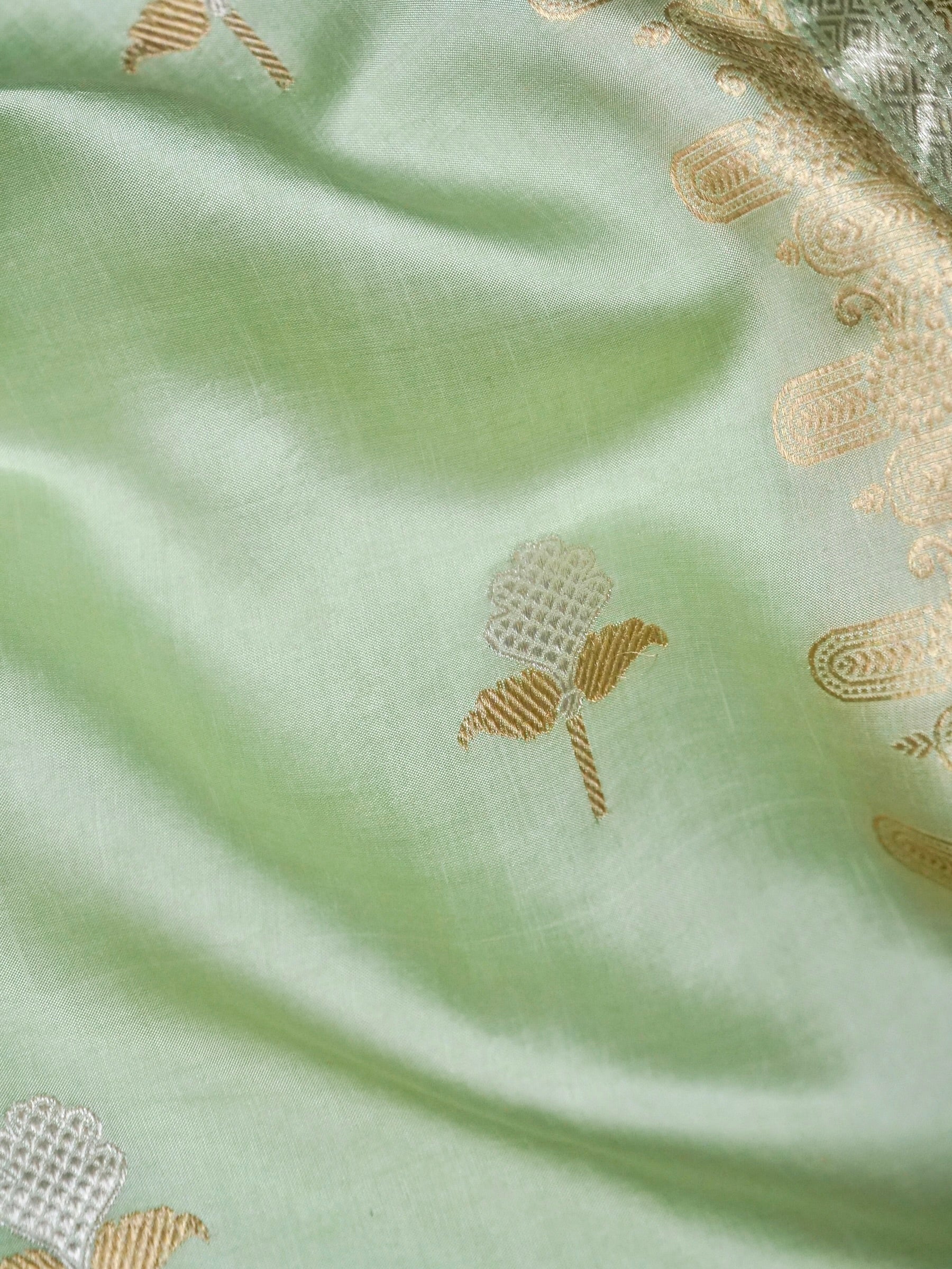 Banarasi Katan Silk Kadwa Tree Buti Handwoven Saree in Pista Green - Khinkhwab