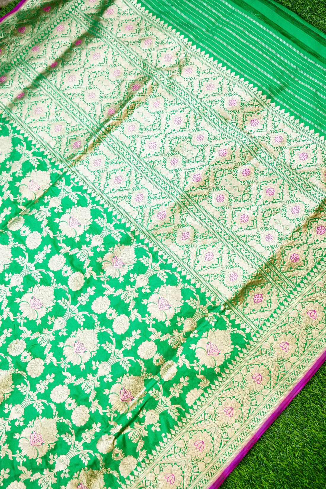 Handwoven Pure Katan Silk Banarasi Mughal Boota Saree