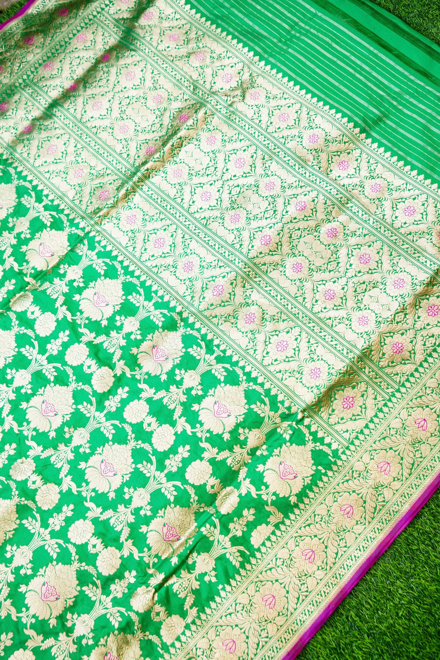 Handwoven Pure Katan Silk Banarasi Mughal Boota Saree
