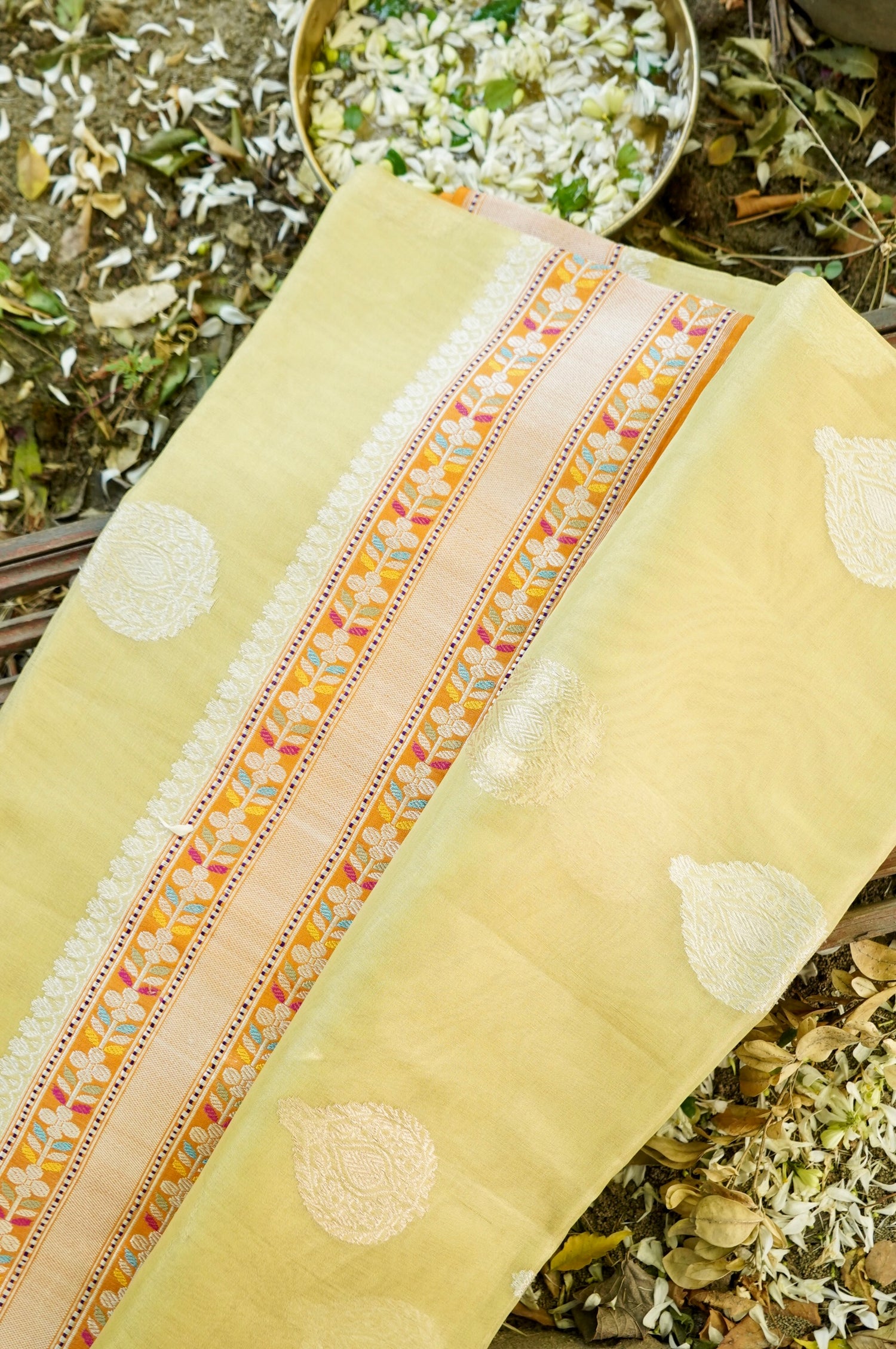Banarasi Kora Tissue Kadwa Handloom Saree | Pistachio