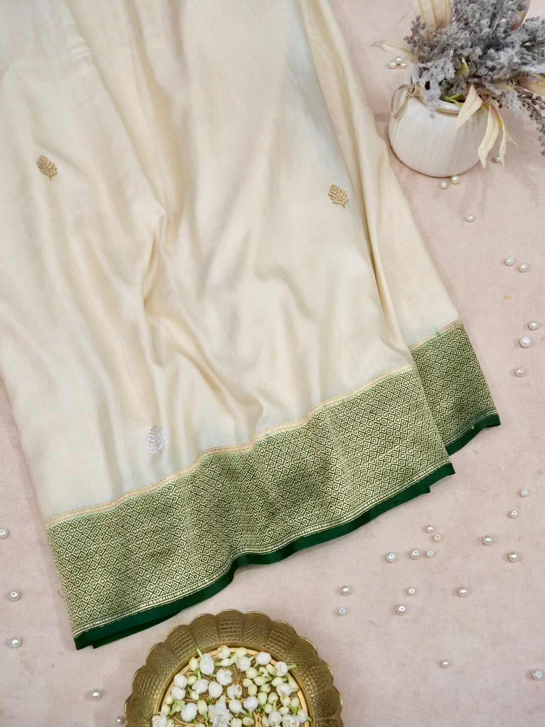 Banarasi Gajji Silk Kadwa Meenakari Handwoven Saree in Off White