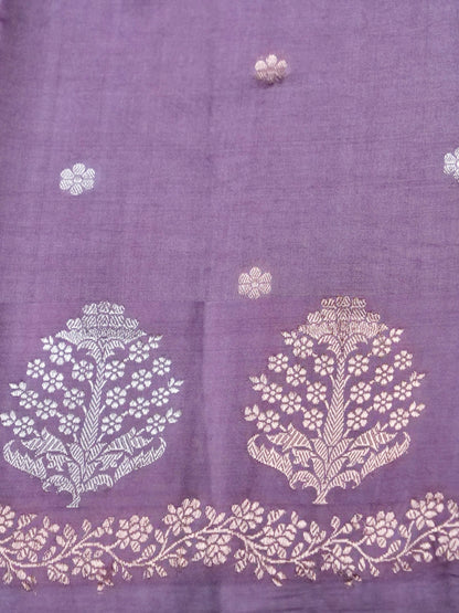 Kora silk Kadwa Handwoven Banarasi saree in dusty lilac with intricate gold zari work, crafted by Khinkhwab.