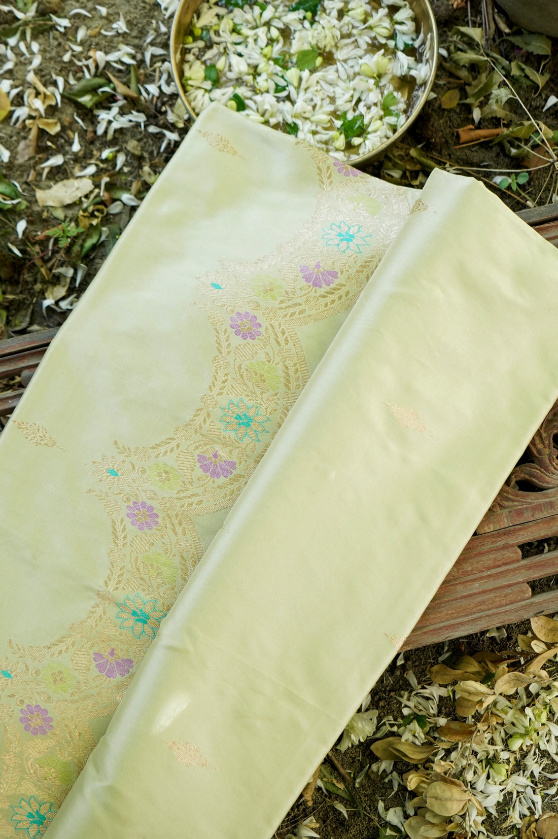 Banarasi Katan Silk Kadwa Scallop Border Handloom Saree | Sage