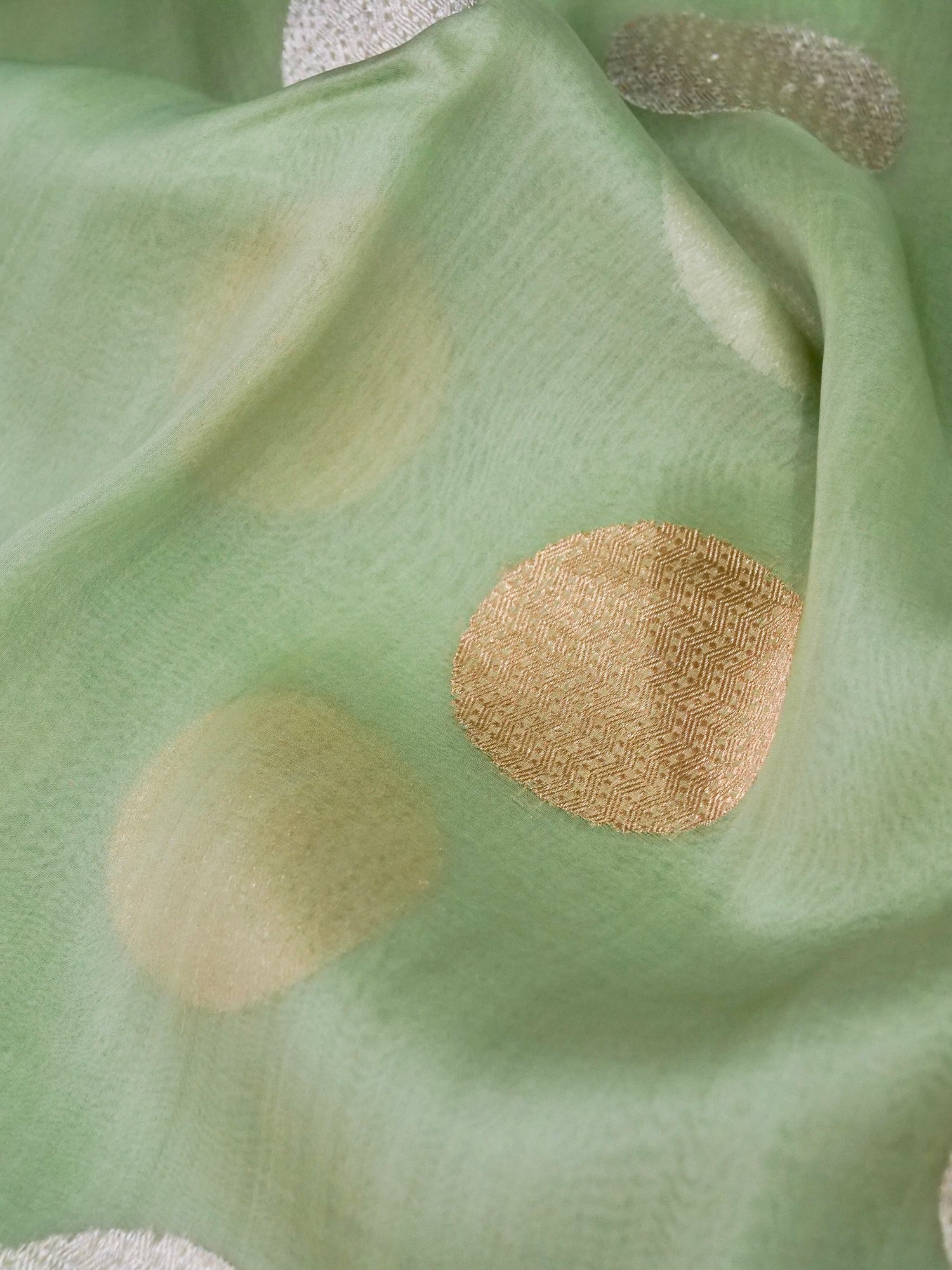 Kora Silk Kadwa Handwoven Banarasi Saree in Pista Green