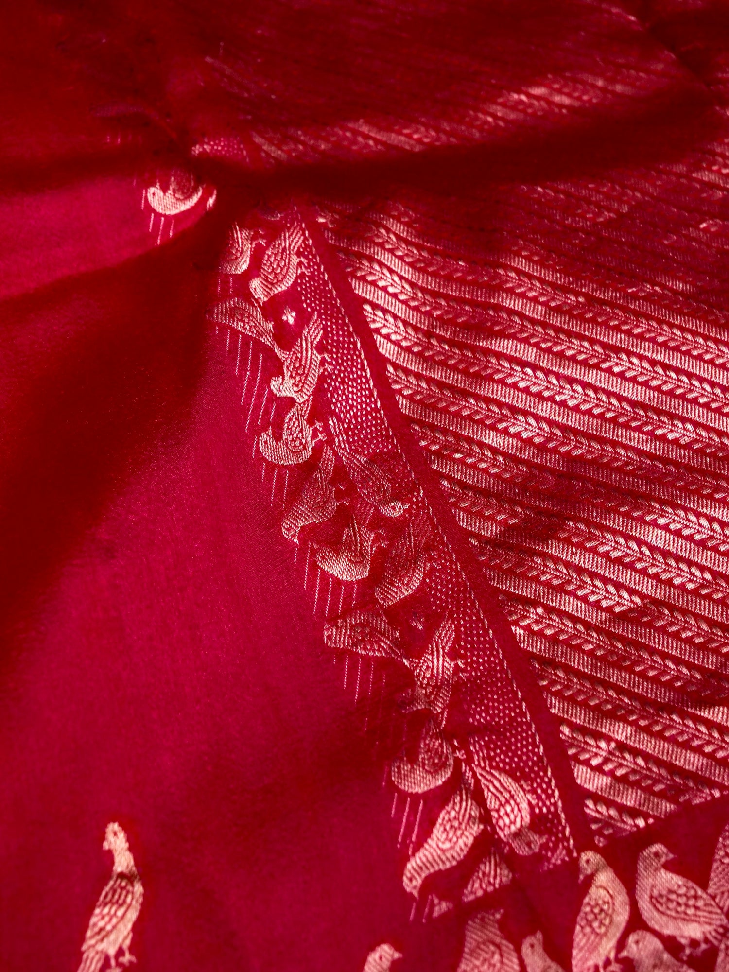 Banarasi Katan Silk Kadwa Bird Motif Handwoven Saree in Crimson Red - Khinkhwab