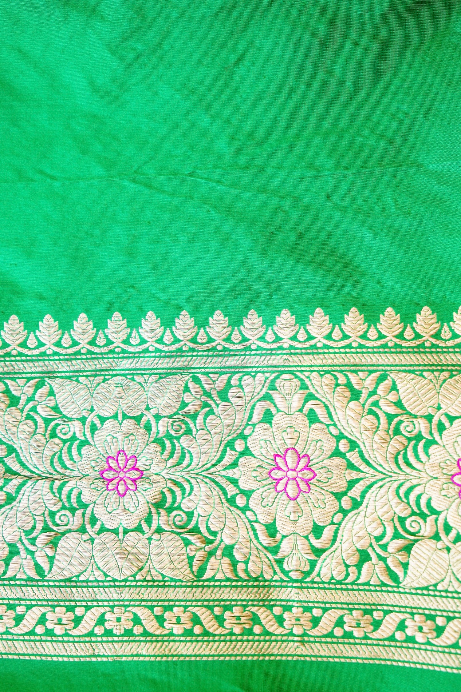 Handwoven Pure Katan Silk Banarasi Mughal Boota Saree