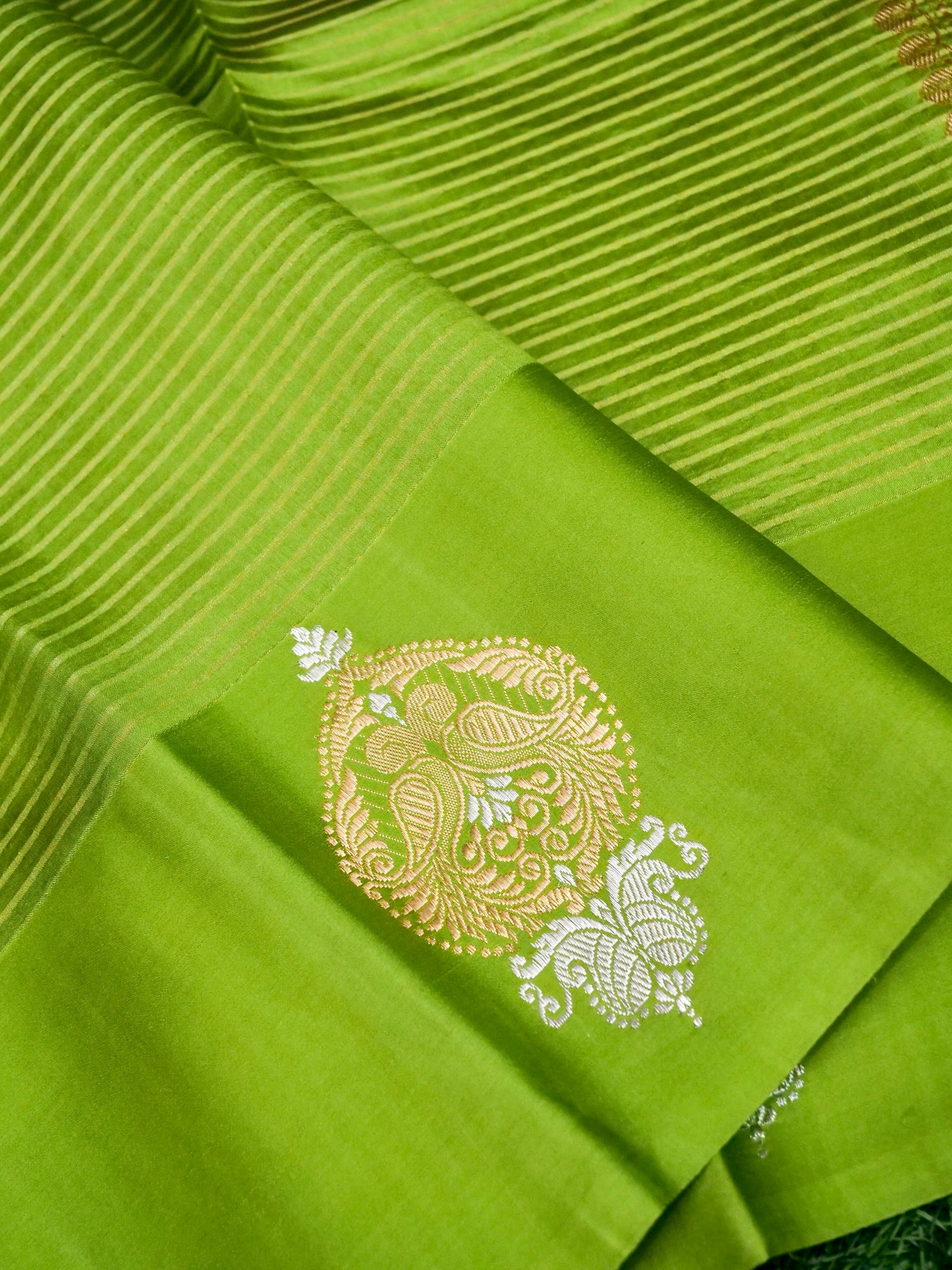 Banarasi Katan Silk Kadwa Striped Handwoven Saree in Parrot Green - Khinkhwab