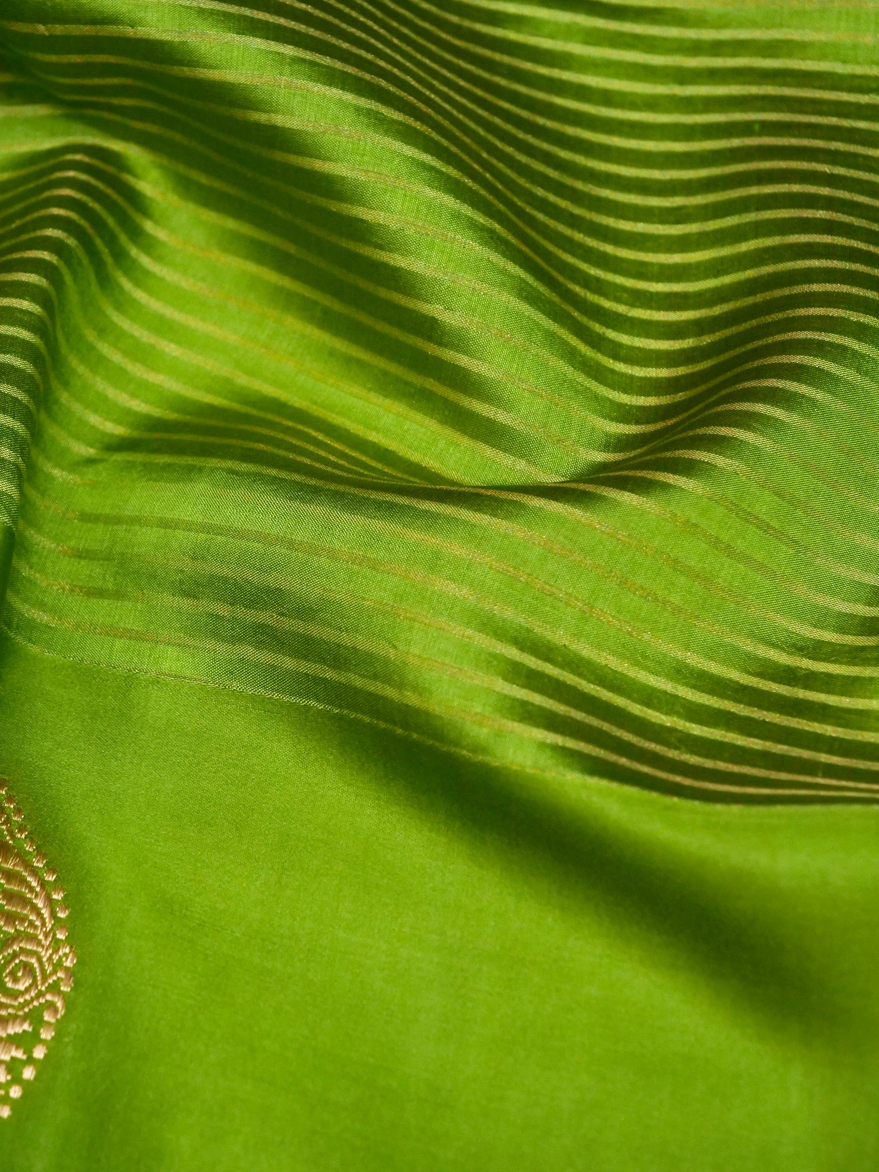 Banarasi Katan Silk Kadwa Striped Handwoven Saree in Parrot Green - Khinkhwab