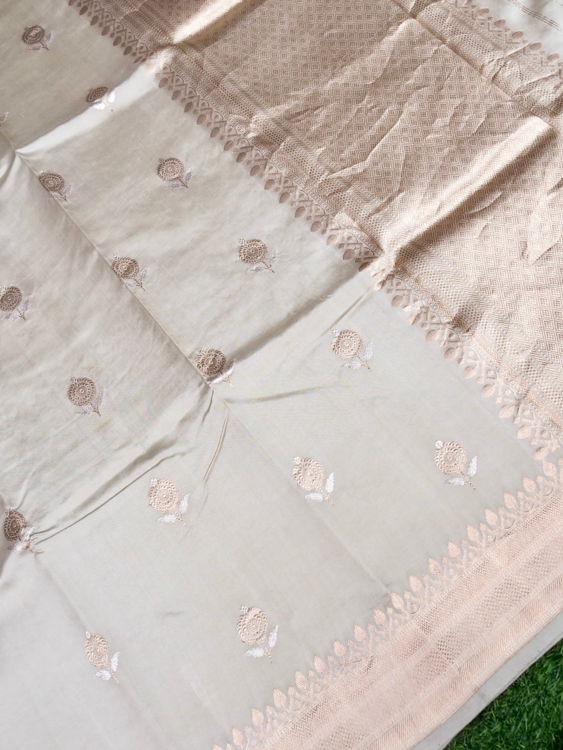 Banarasi Katan Silk Kadwa Handwoven Saree in Oat Beige - Khinkhwab