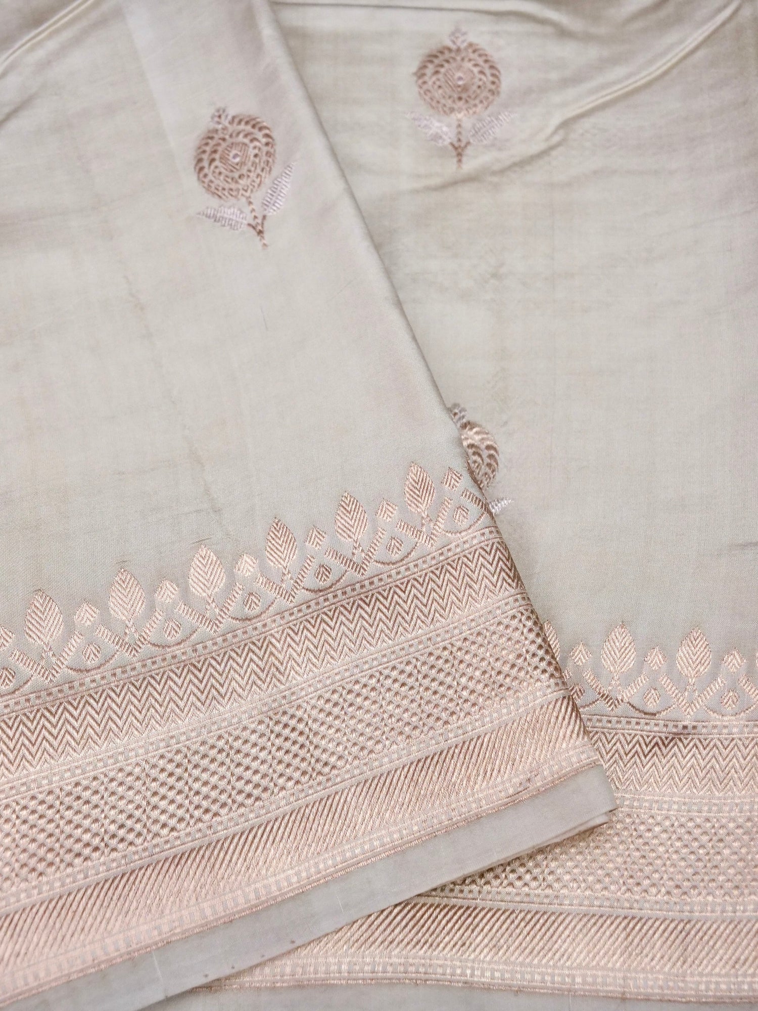 Banarasi Katan Silk Kadwa Handwoven Saree in Oat Beige - Khinkhwab