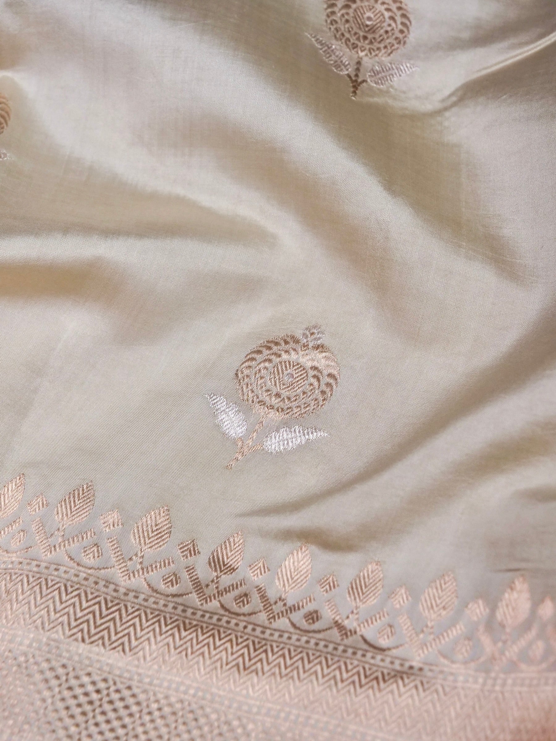 Banarasi Katan Silk Kadwa Handwoven Saree in Oat Beige - Khinkhwab
