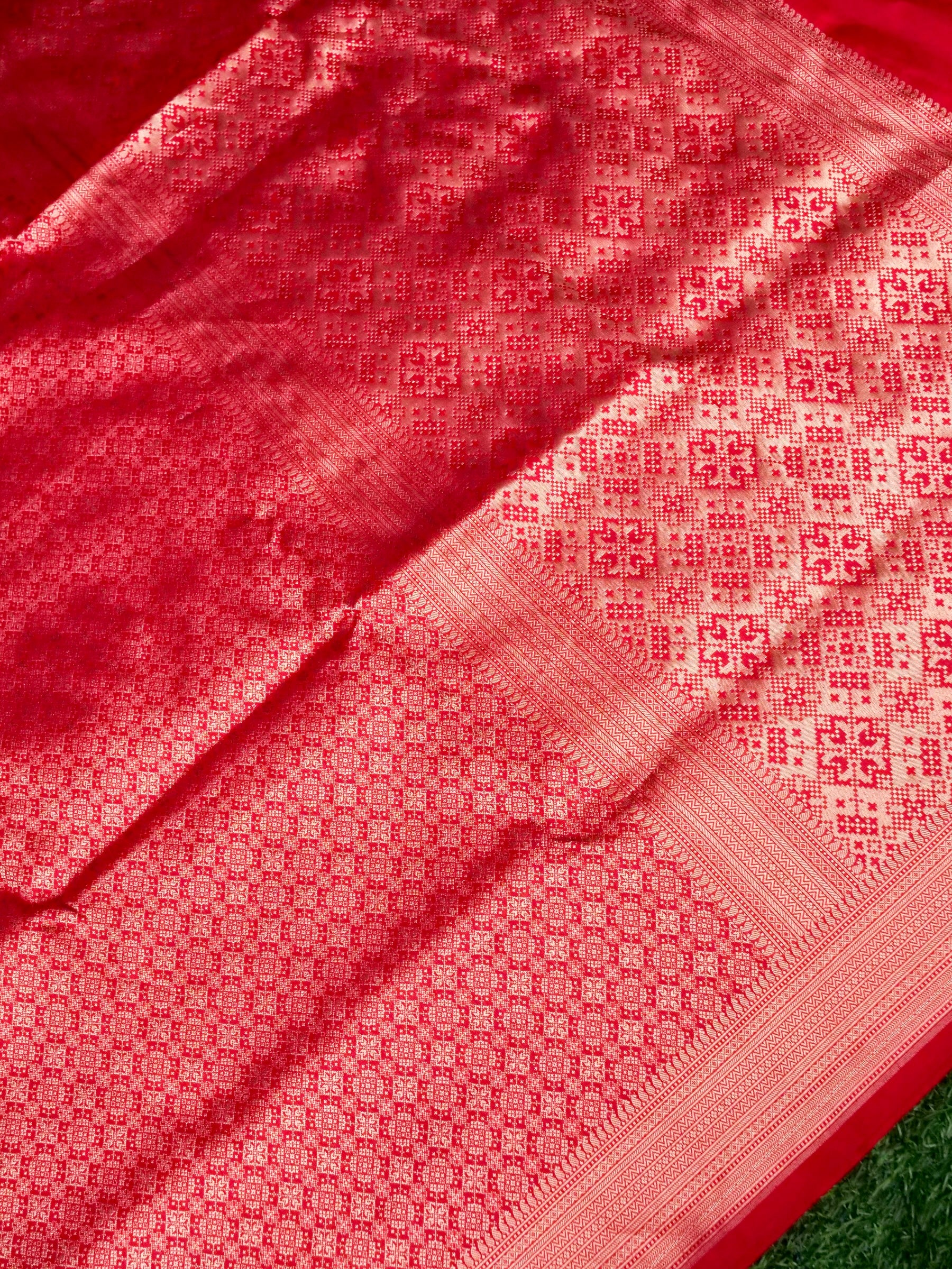 Banarasi Katan Silk Zari Tanchoi Handwoven Saree in Crimson Red - Khinkhwab