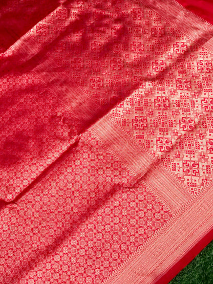 Banarasi Katan Silk Zari Tanchoi Handwoven Saree in Crimson Red - Khinkhwab