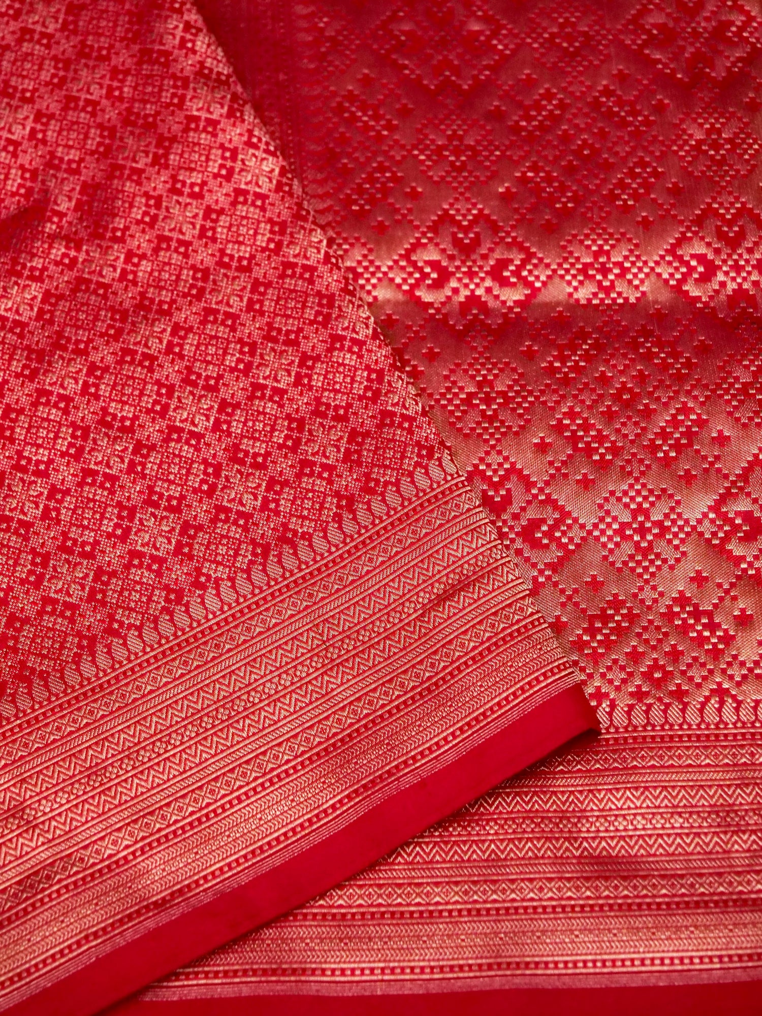 Banarasi Katan Silk Zari Tanchoi Handwoven Saree in Crimson Red - Khinkhwab