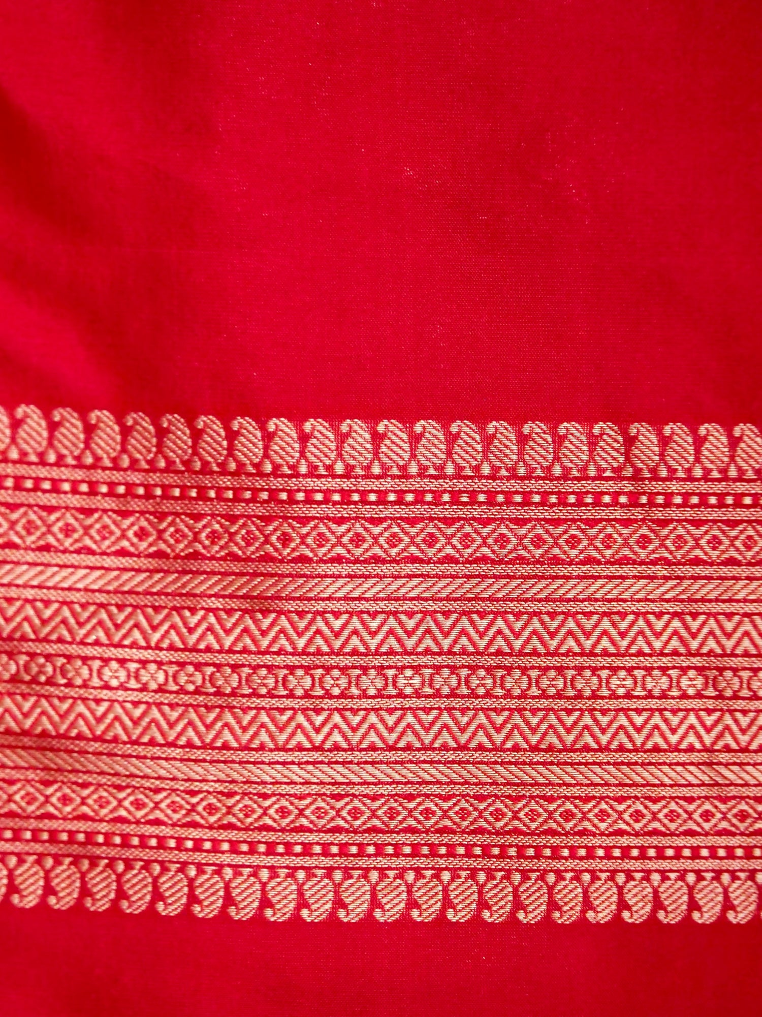 Banarasi Katan Silk Zari Tanchoi Handwoven Saree in Crimson Red - Khinkhwab