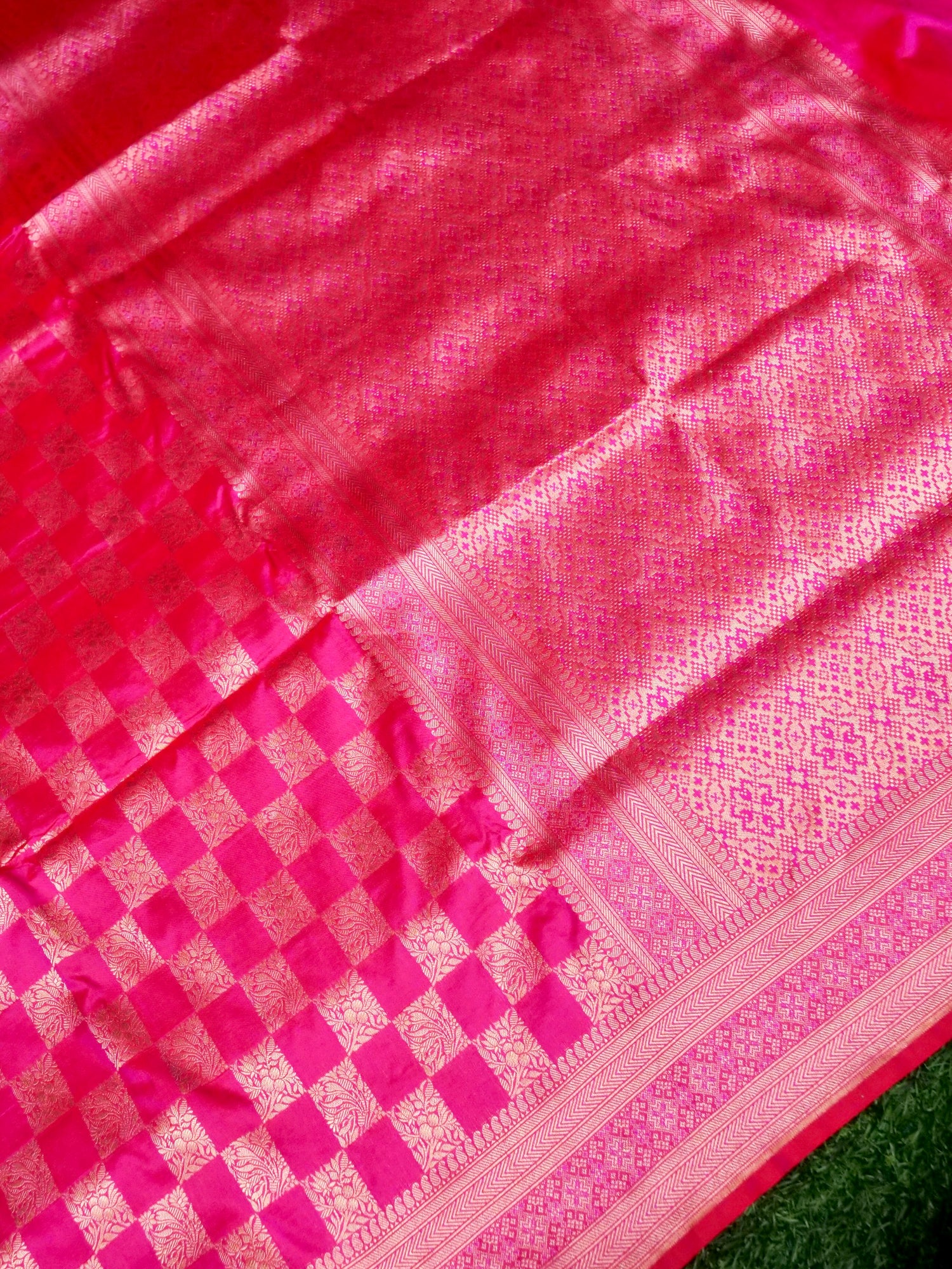 Banarasi Katan Silk Zari Tanchoi Handwoven Saree in Rani Pink - Khinkhwab