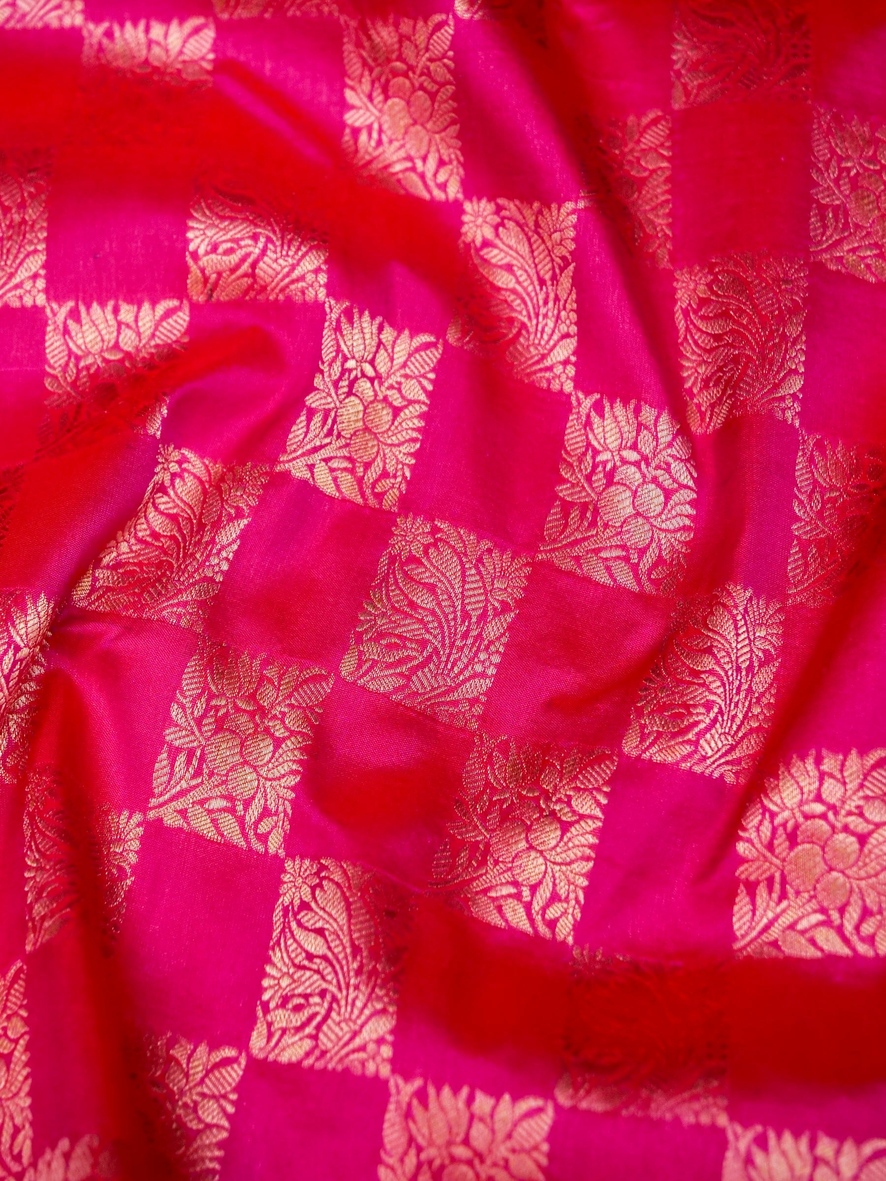 Banarasi Katan Silk Zari Tanchoi Handwoven Saree in Rani Pink - Khinkhwab
