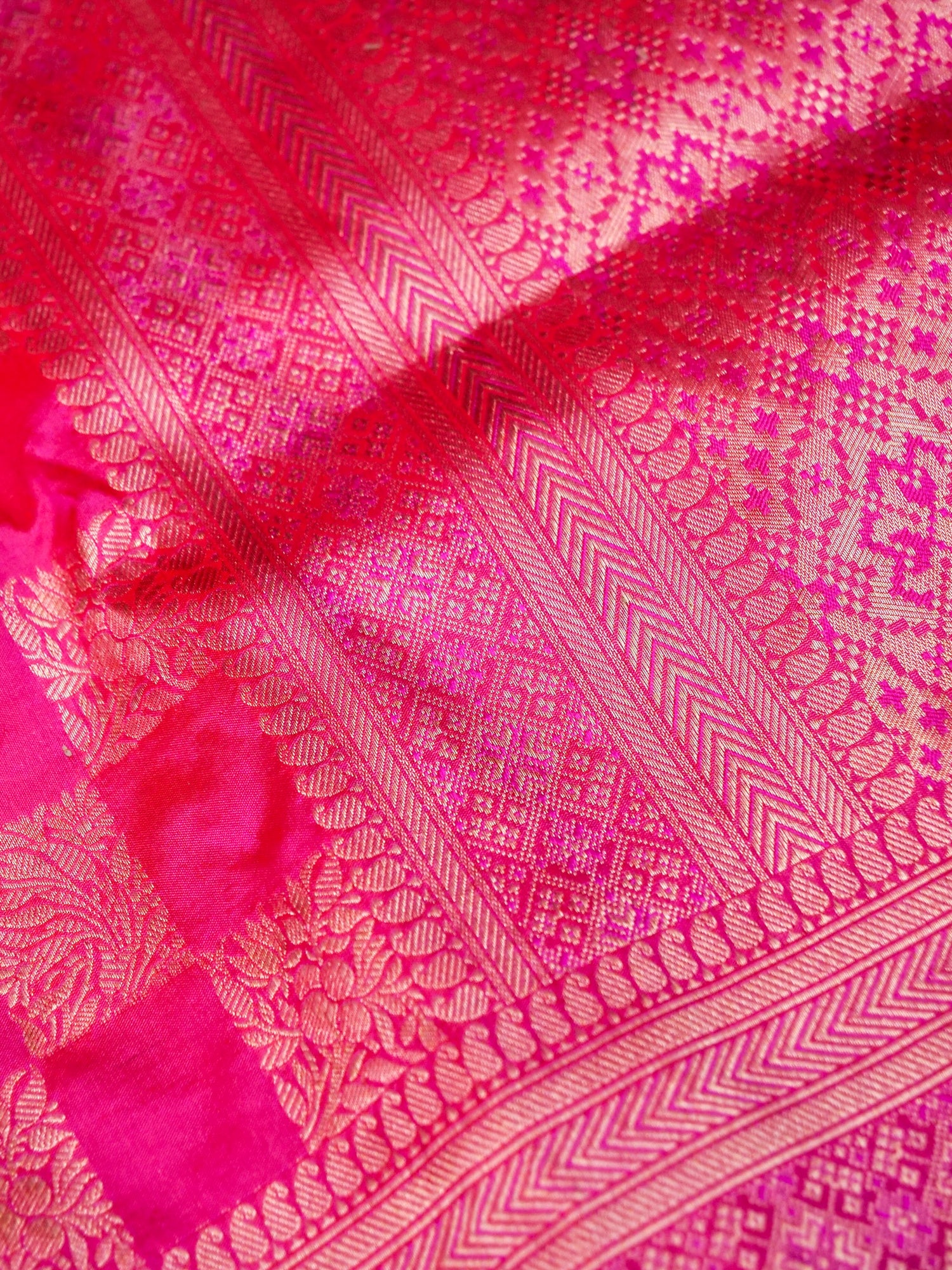 Banarasi Katan Silk Zari Tanchoi Handwoven Saree in Rani Pink - Khinkhwab