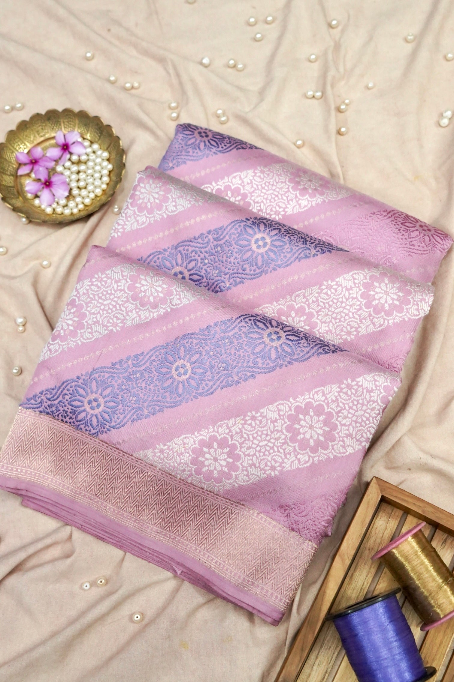 Banarasi Katan Silk Ektara Rangkat Jangla Handwoven Saree in Lilac Purple - Khinkhwab