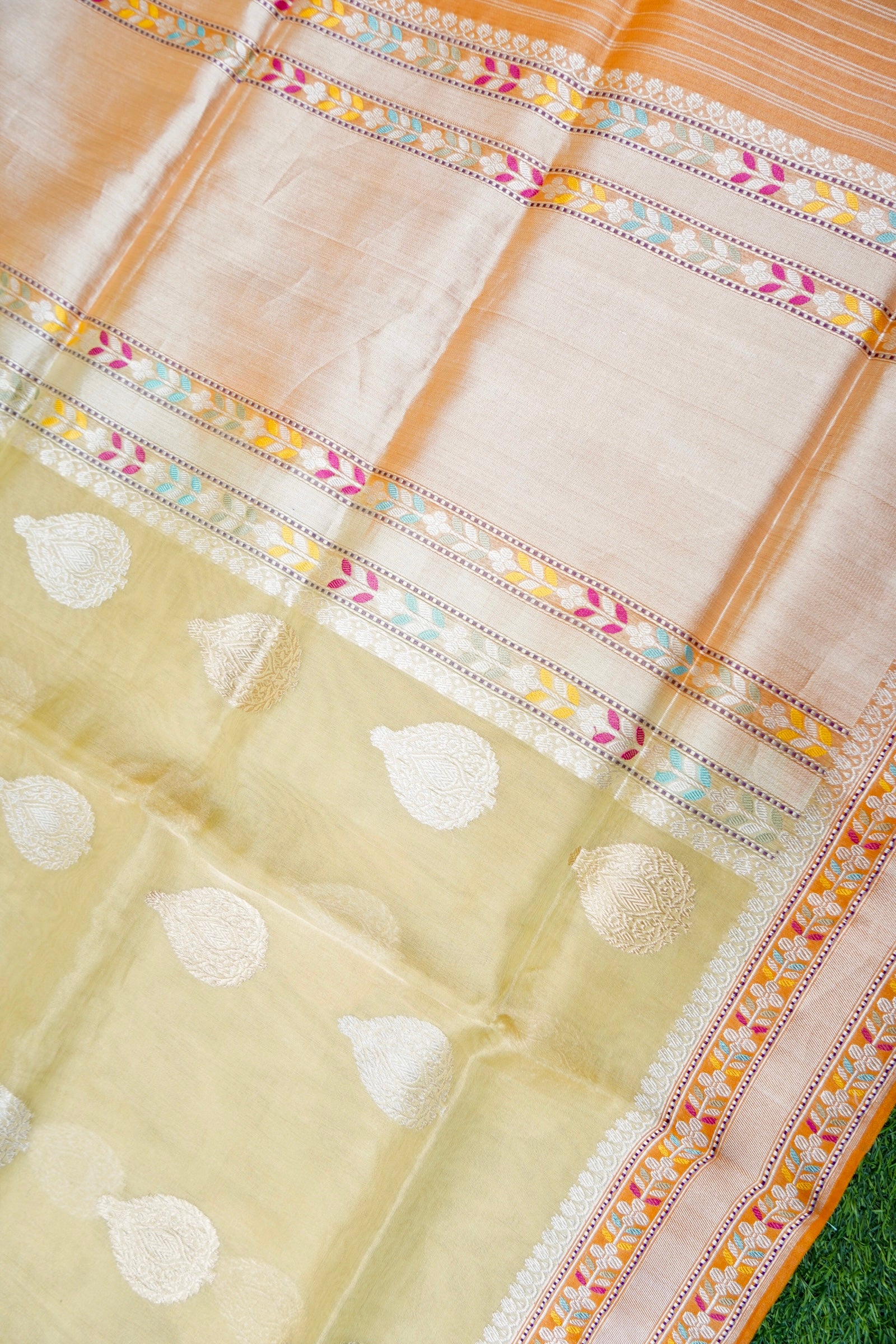 Banarasi Kora Tissue Kadwa Handloom Saree | Pistachio