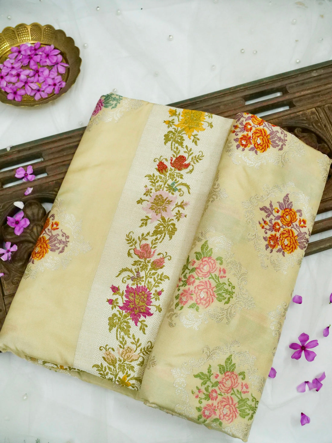 Banarasi Silk Kadwa Meenakari Boota Handloom Saree | Cream - Khinkhwab
