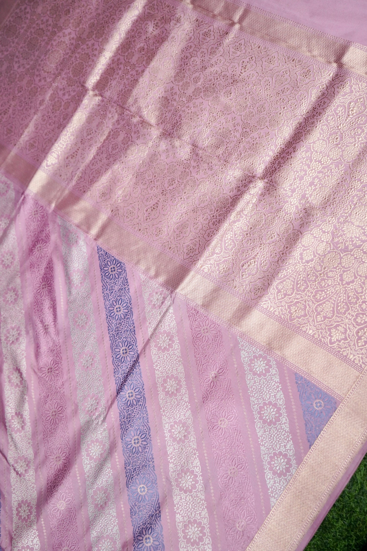 Banarasi Katan Silk Ektara Rangkat Jangla Handwoven Saree in Lilac Purple - Khinkhwab