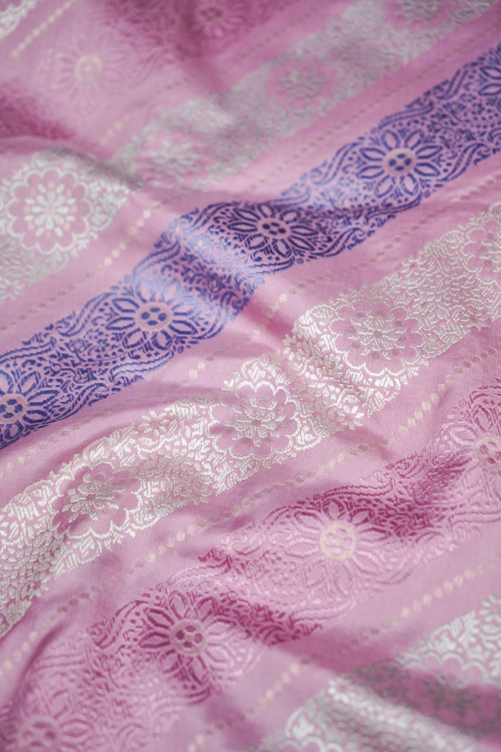 Banarasi Katan Silk Ektara Rangkat Jangla Handwoven Saree in Lilac Purple - Khinkhwab