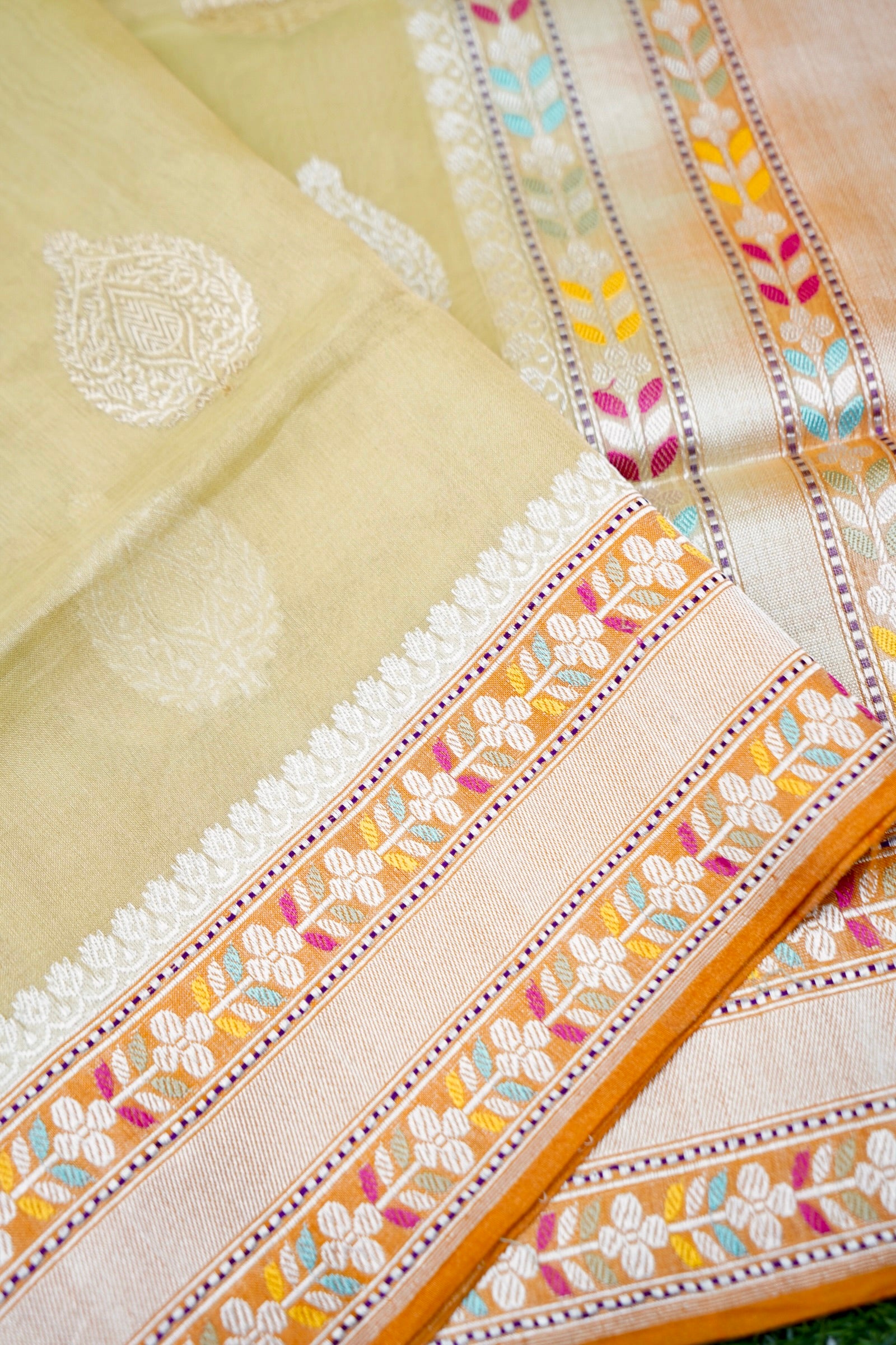 Banarasi Kora Tissue Kadwa Handloom Saree | Pistachio
