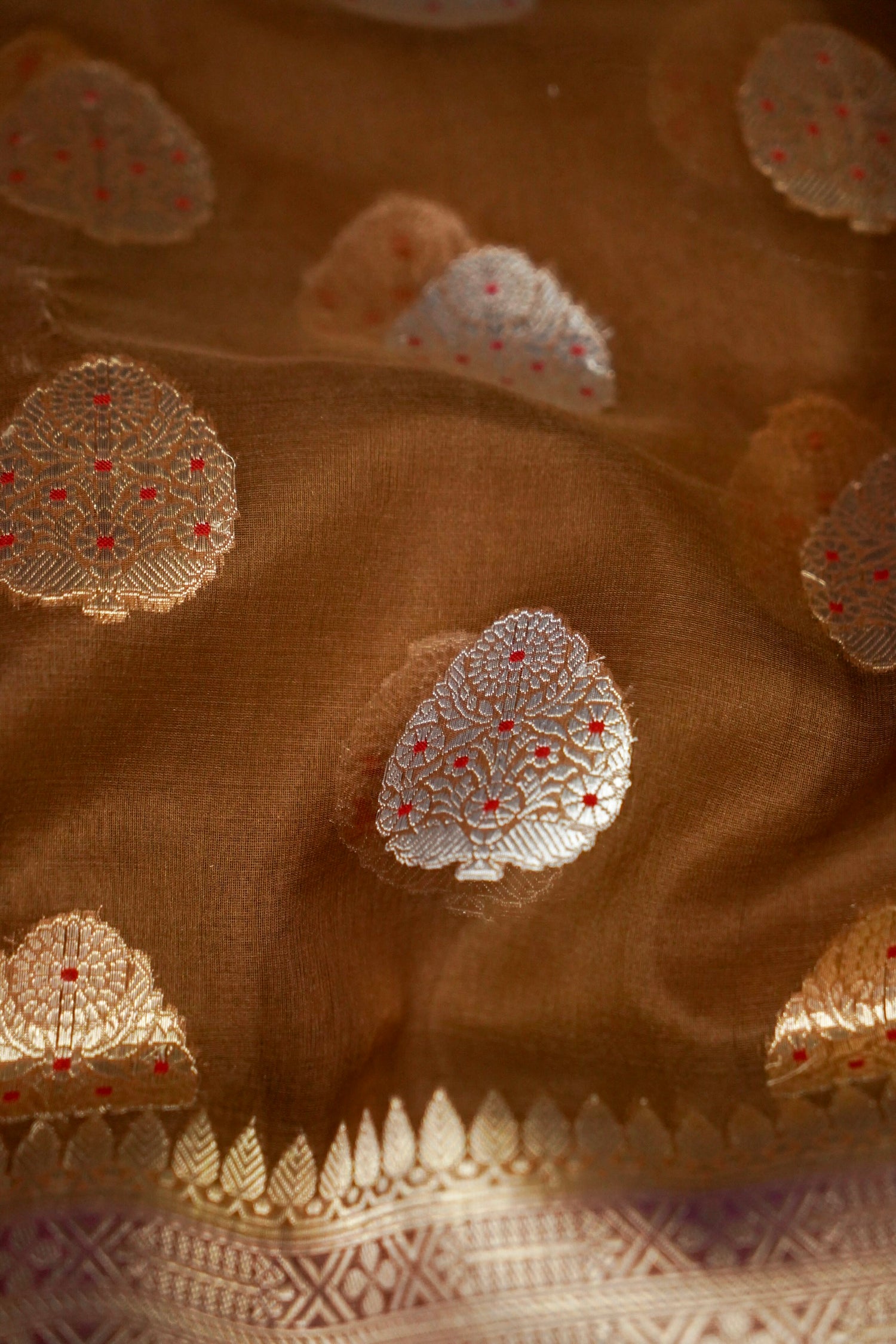 Banarasi Kora Silk Kadwa Kadiyal Handwoven Saree in Coffee Brown - Khinkhwab