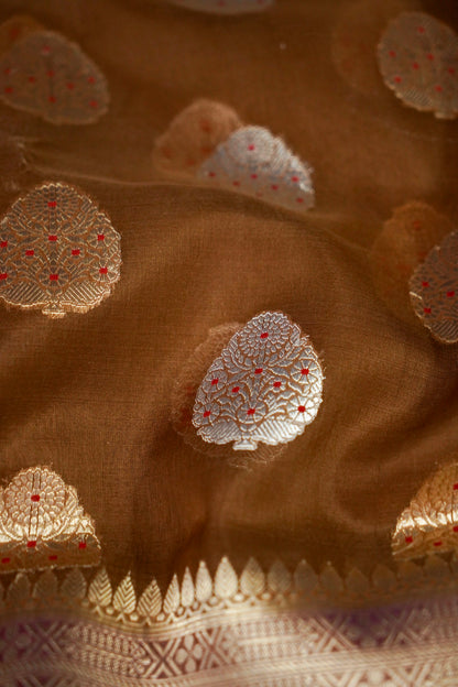 Banarasi Kora Silk Kadwa Kadiyal Handwoven Saree in Coffee Brown - Khinkhwab