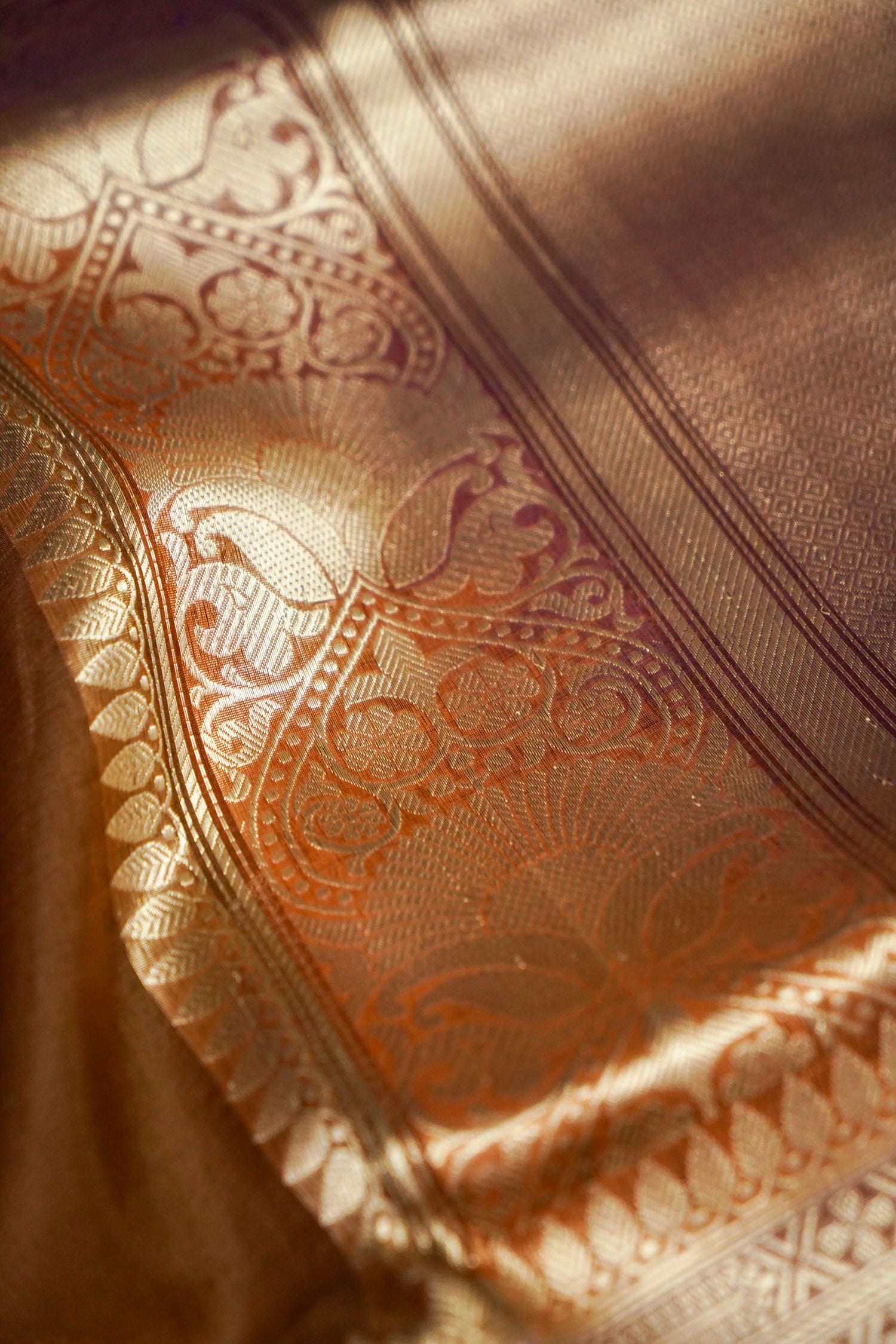 Banarasi Kora Silk Kadwa Kadiyal Handwoven Saree in Coffee Brown - Khinkhwab